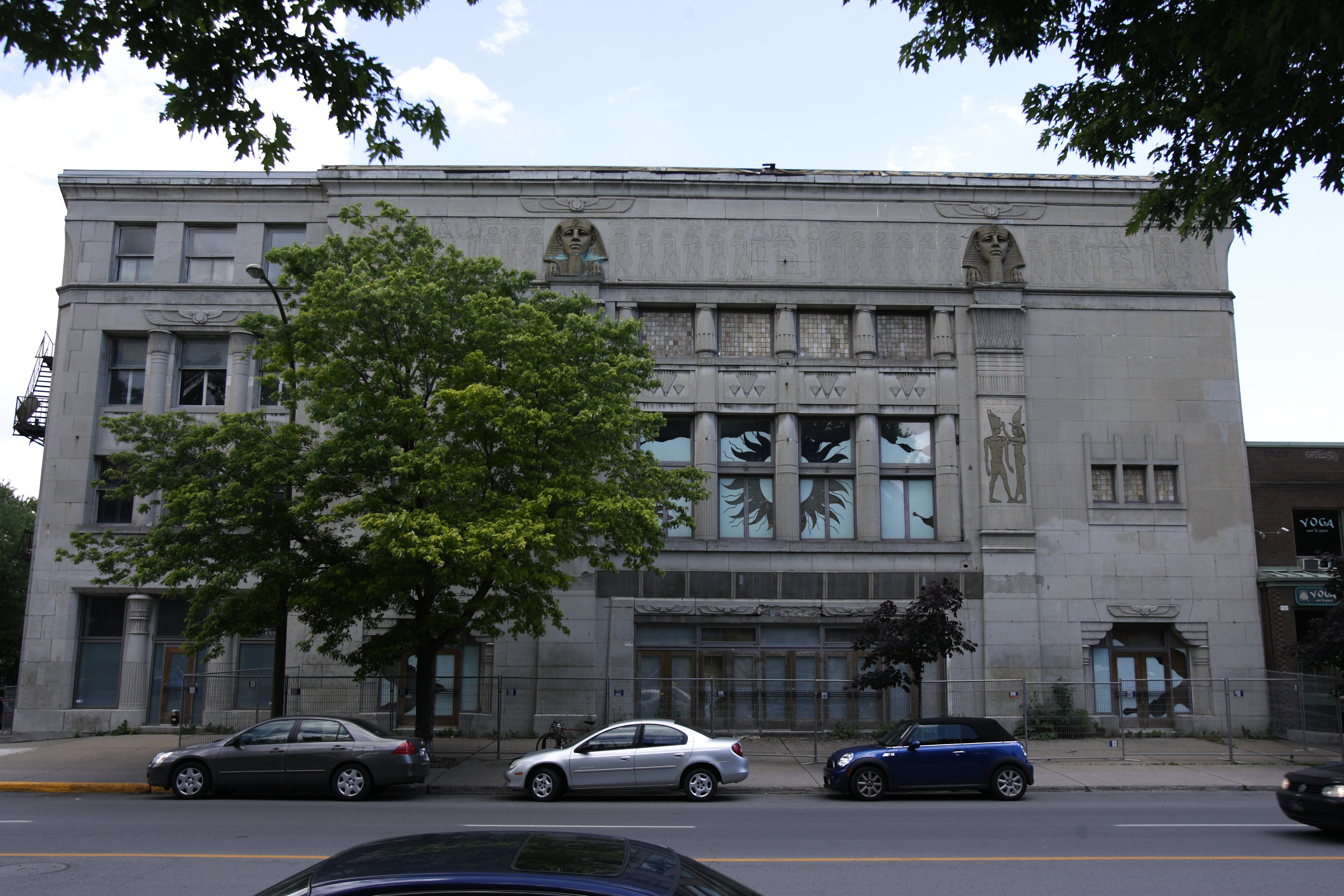 La façade du théâtre Empress.