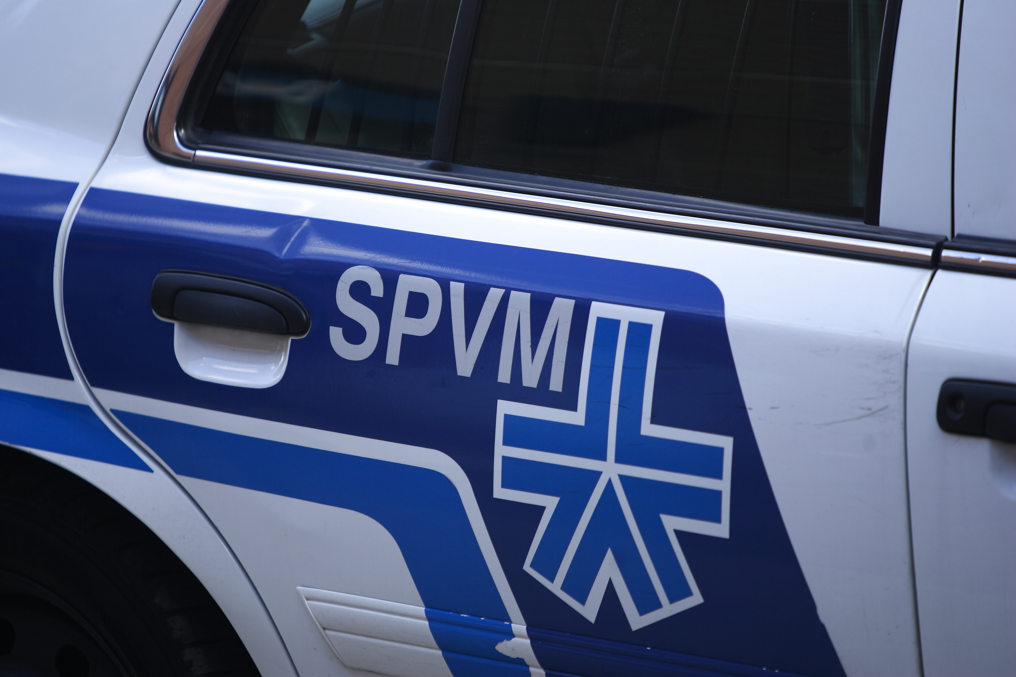 Certaines interventions du SPVM pendant la crise sanitaire pourraient favoriser le profilage racial, selon une juriste.