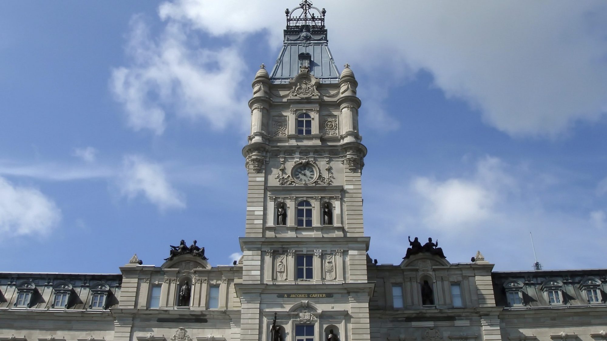 Des élus de l'Assemblée nationale de Québec sont la proie de menaces de violence alors que Québec resserre les mesures sanitaires