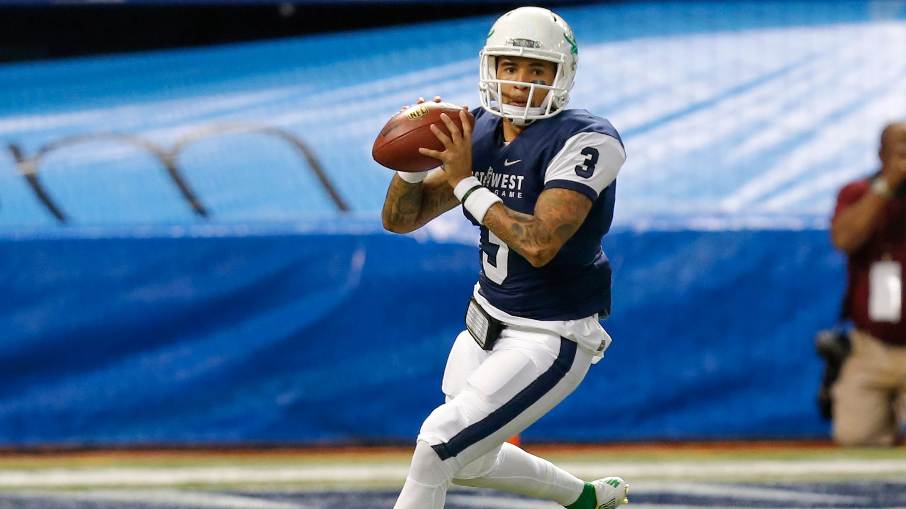 Vernon Adams Jr.