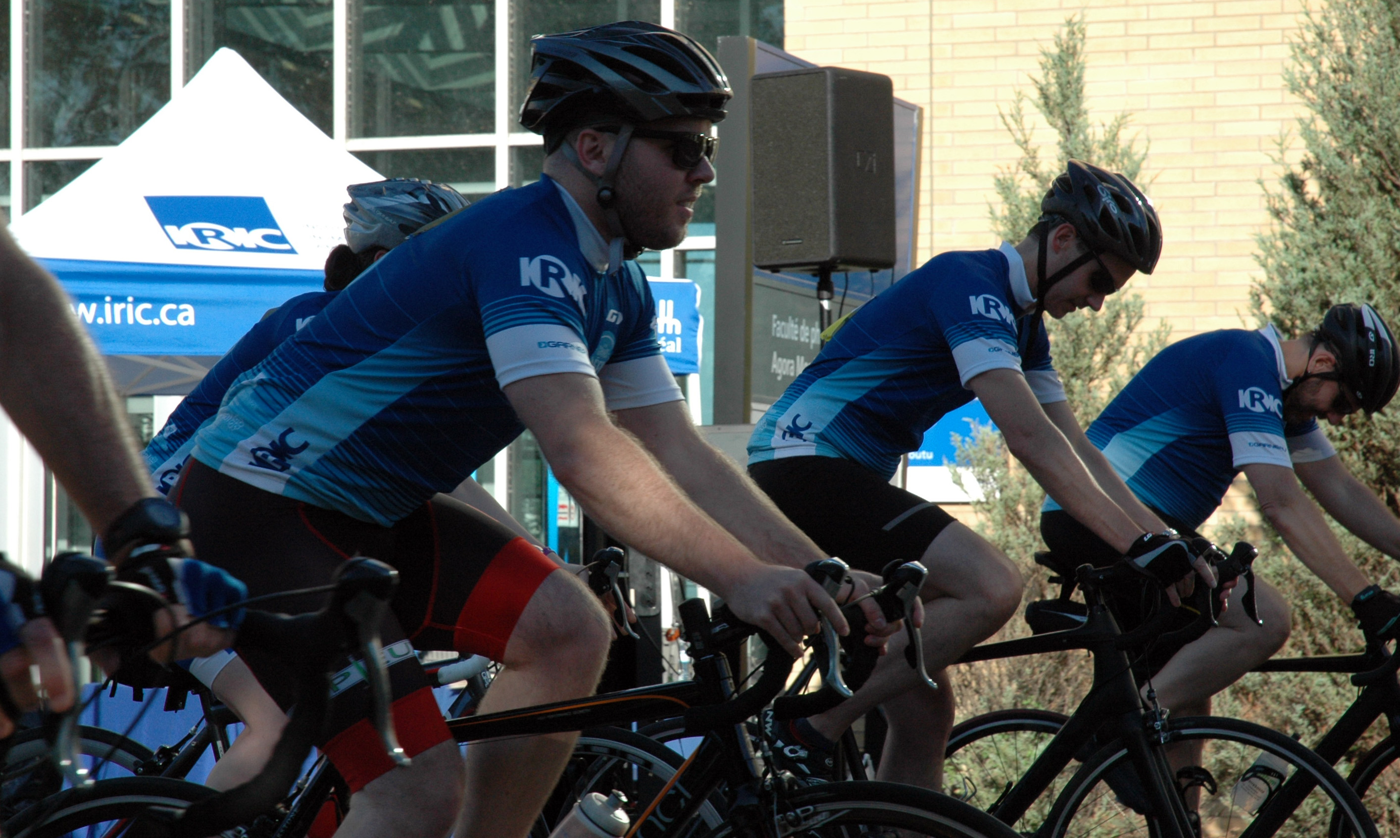 Le Docteur Robert Patenaude (à gauche0 est l'instigateur des Grands Défis IRIC contre le cancer.