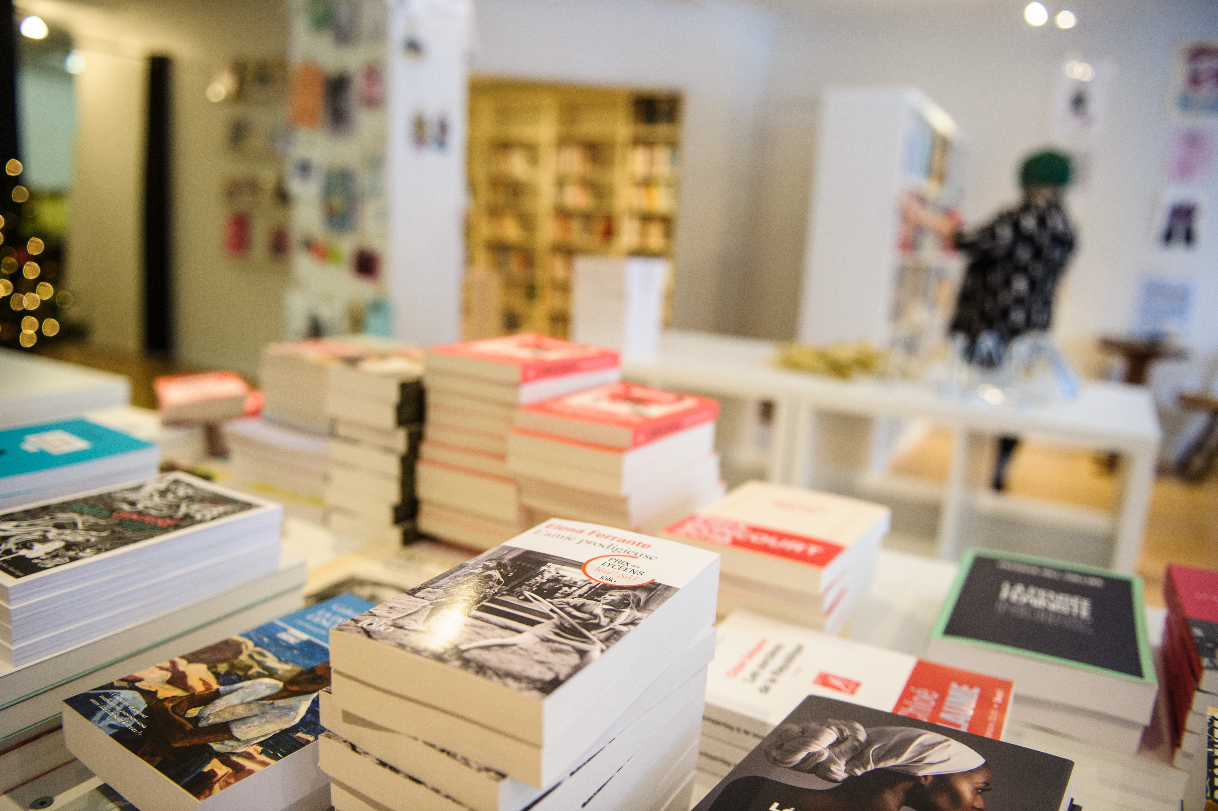 Des livres dans la librairie L'Euguélionne