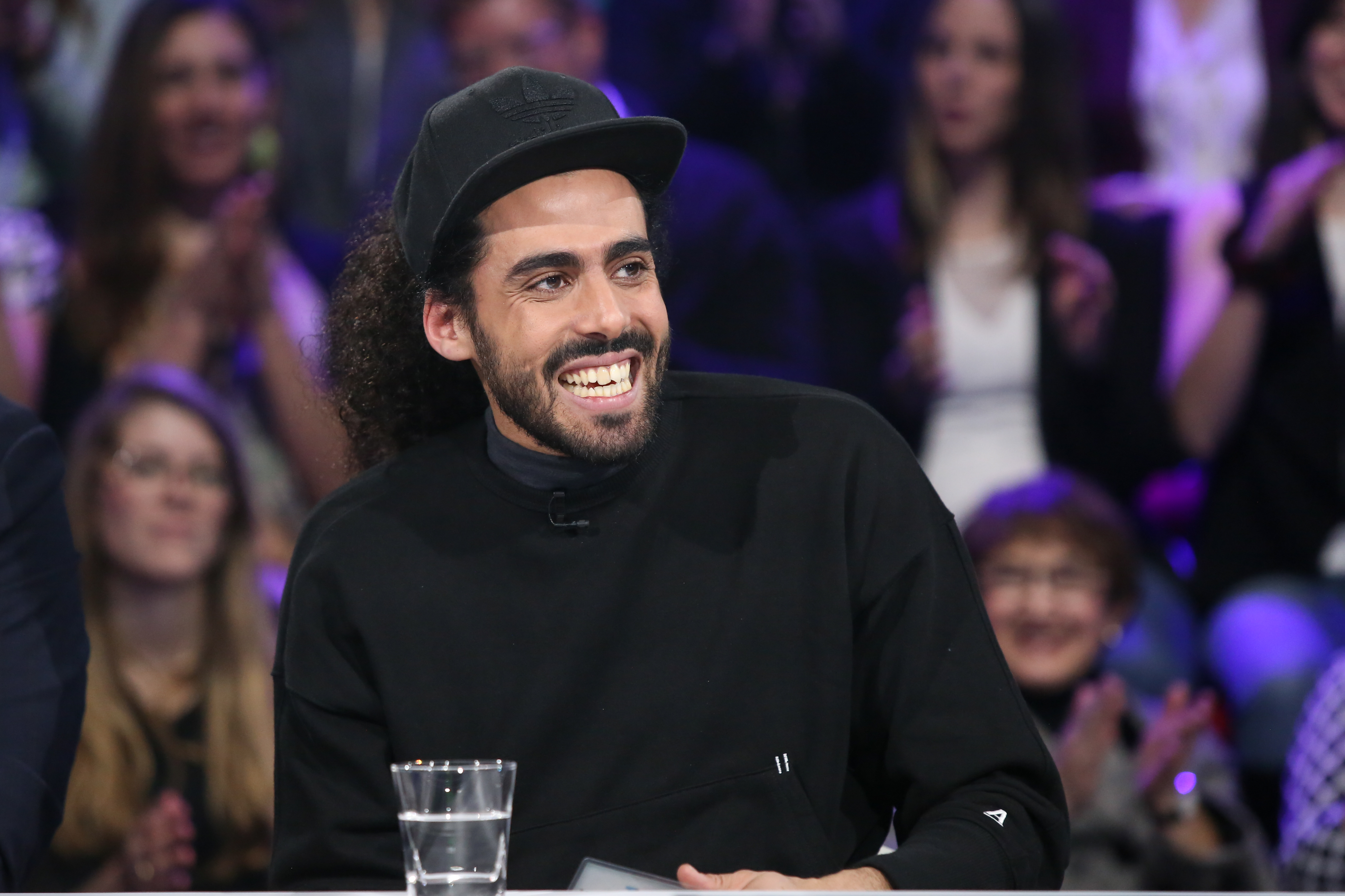 Adib Alkhalidey sur le plateau de Tout le monde en parle.