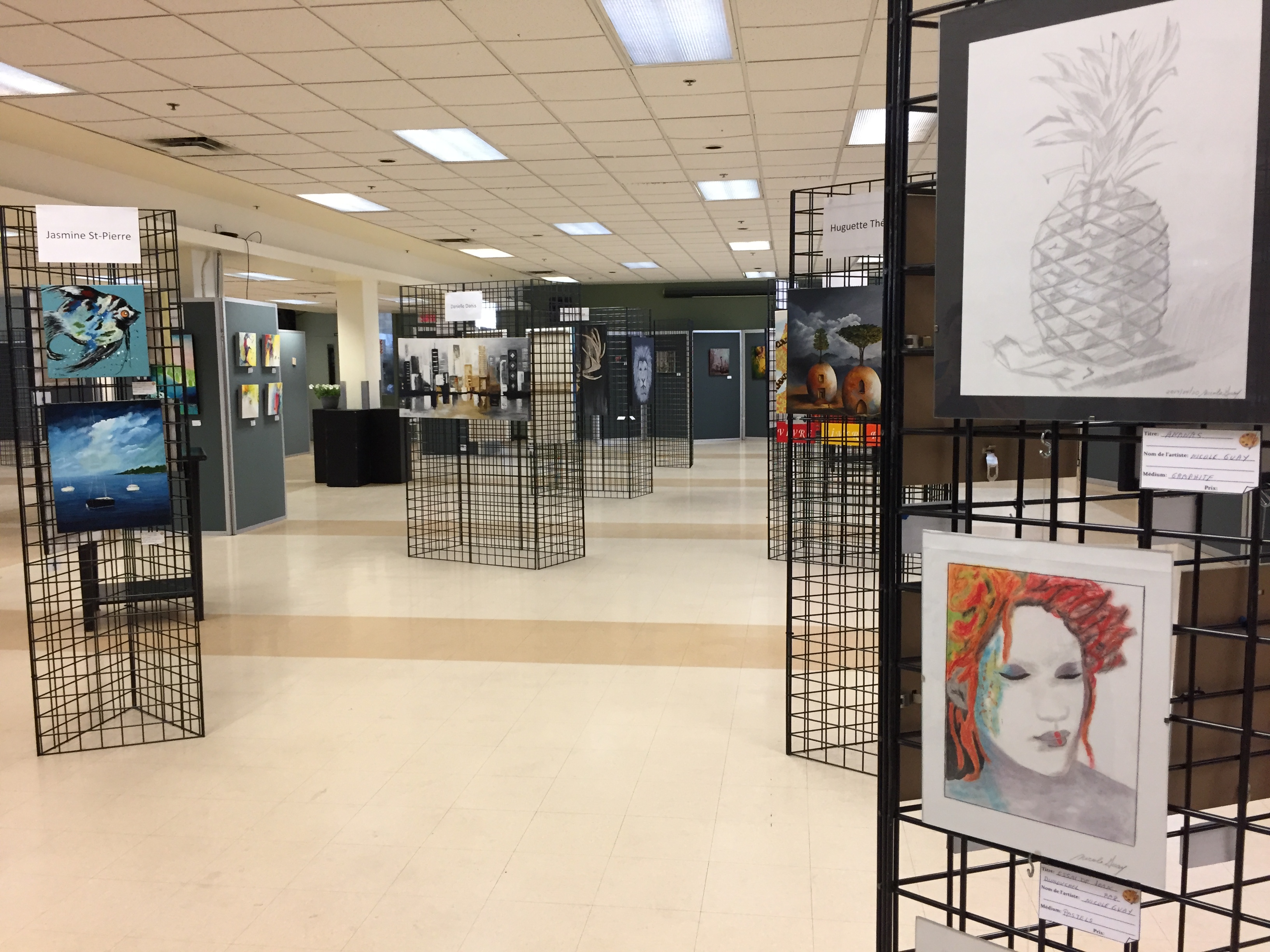 Des œuvres exposée au Centre communautaire Roussin, à Pointe-aux-Trembles, le 24 mai 2017.