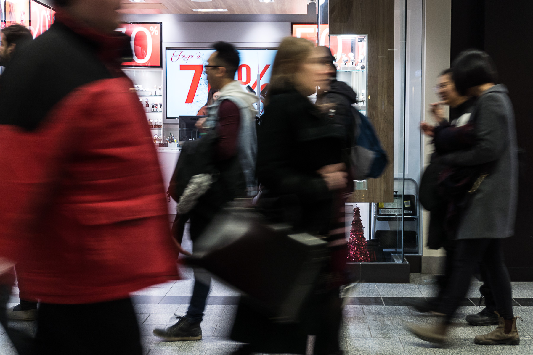 Magasinage du temps des Fêtes dans les centre d'achats du centre-ville de Montréal.