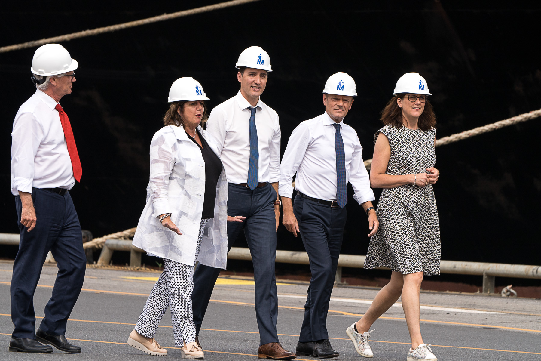 Sylvie Vachon, PDG du Port de Montréal, en compagnie de Justin Trudeau, premier ministre du Canada, et Donald Tusk, président du Conseil européen