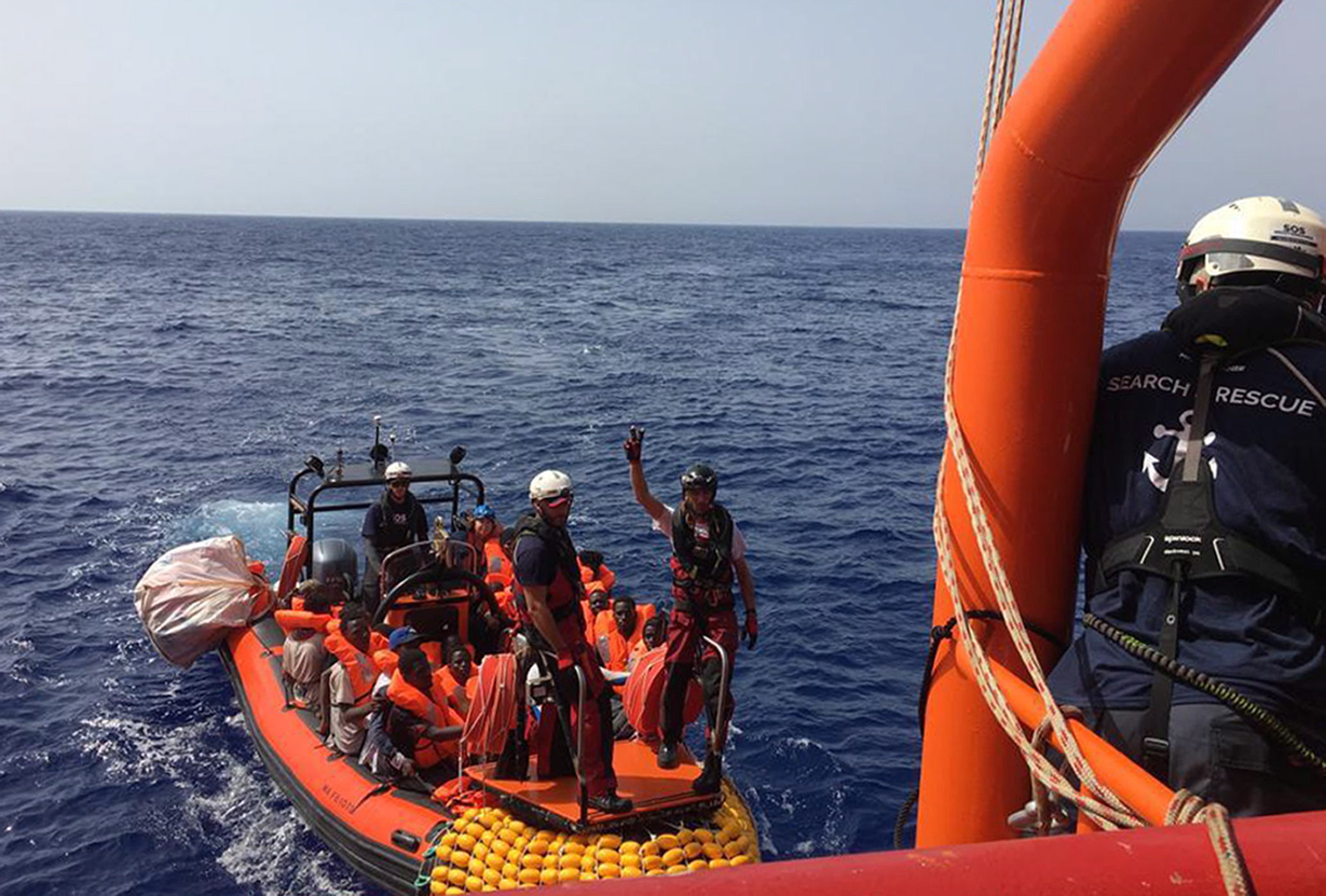 Sauvetage de migrants par l'ONG SOS Méditerranée au large de la Libye