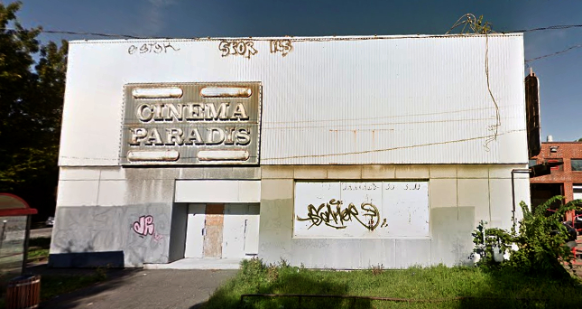 La façade du cinéma Paradis.