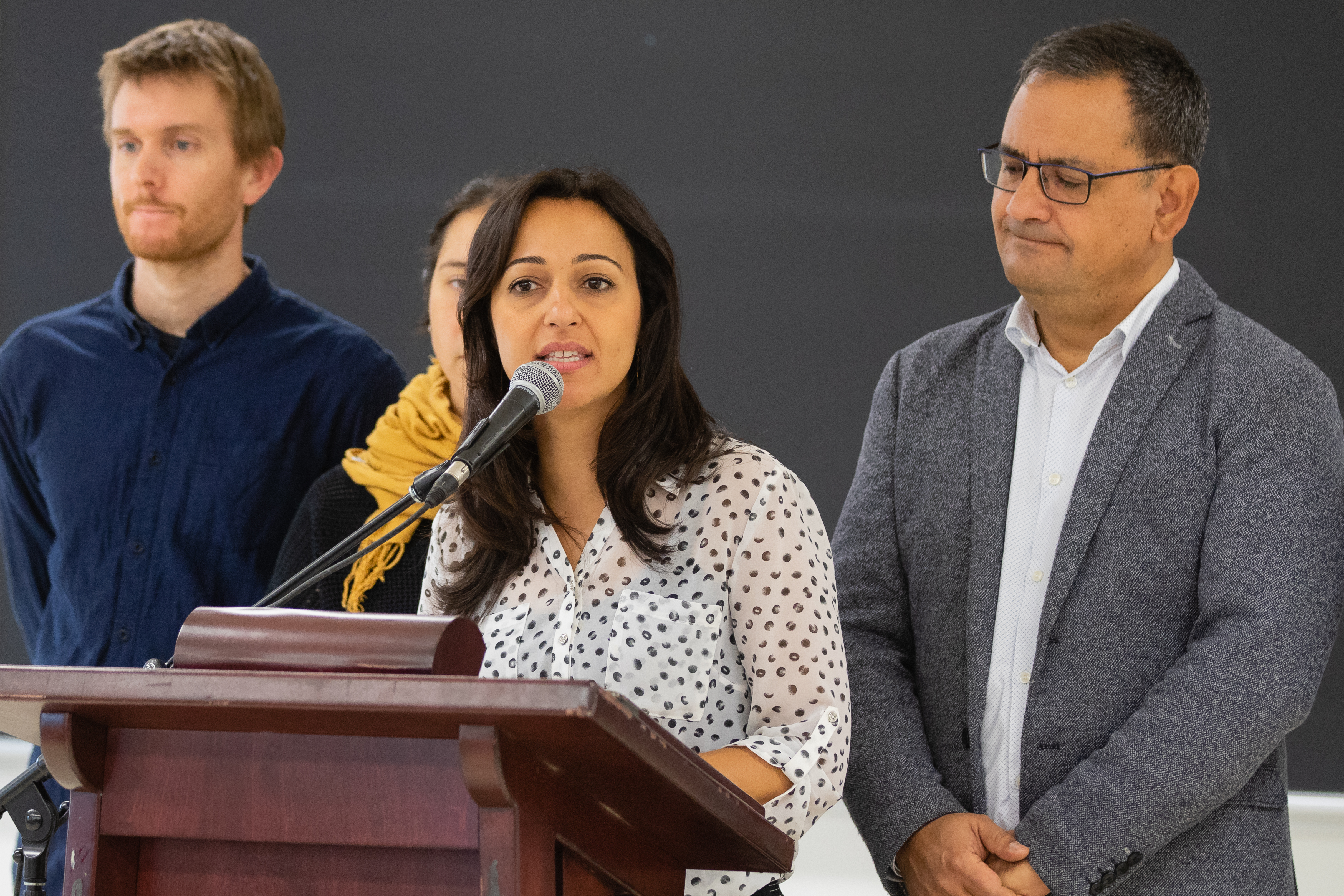 La députée solidaire de Mercier, Ruba Ghazal, à l'avant.