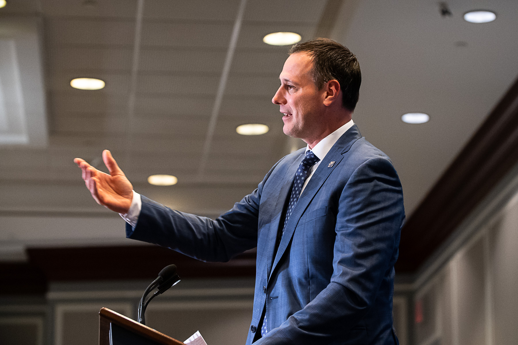 Le ministre de l'Éducation, Jean-François Roberge, promet que les enseignants recevront une liste de savoirs essentiels avant la rentrée.