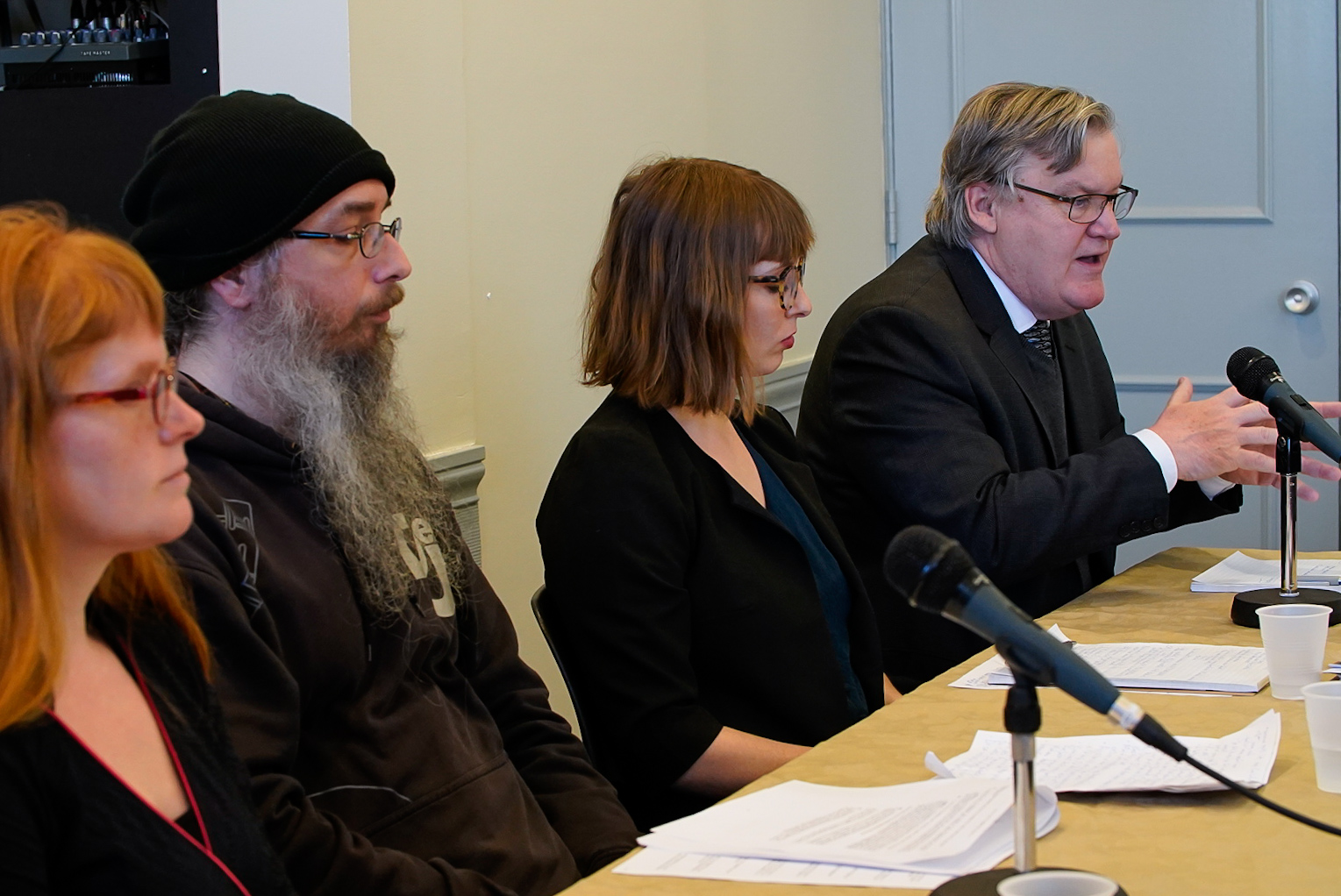 De gauche à droite: Eve-Marie Lacasse, Alexandre Popovic, Me Virginie Dufresne-Lemire et Me Alain Arsenault
