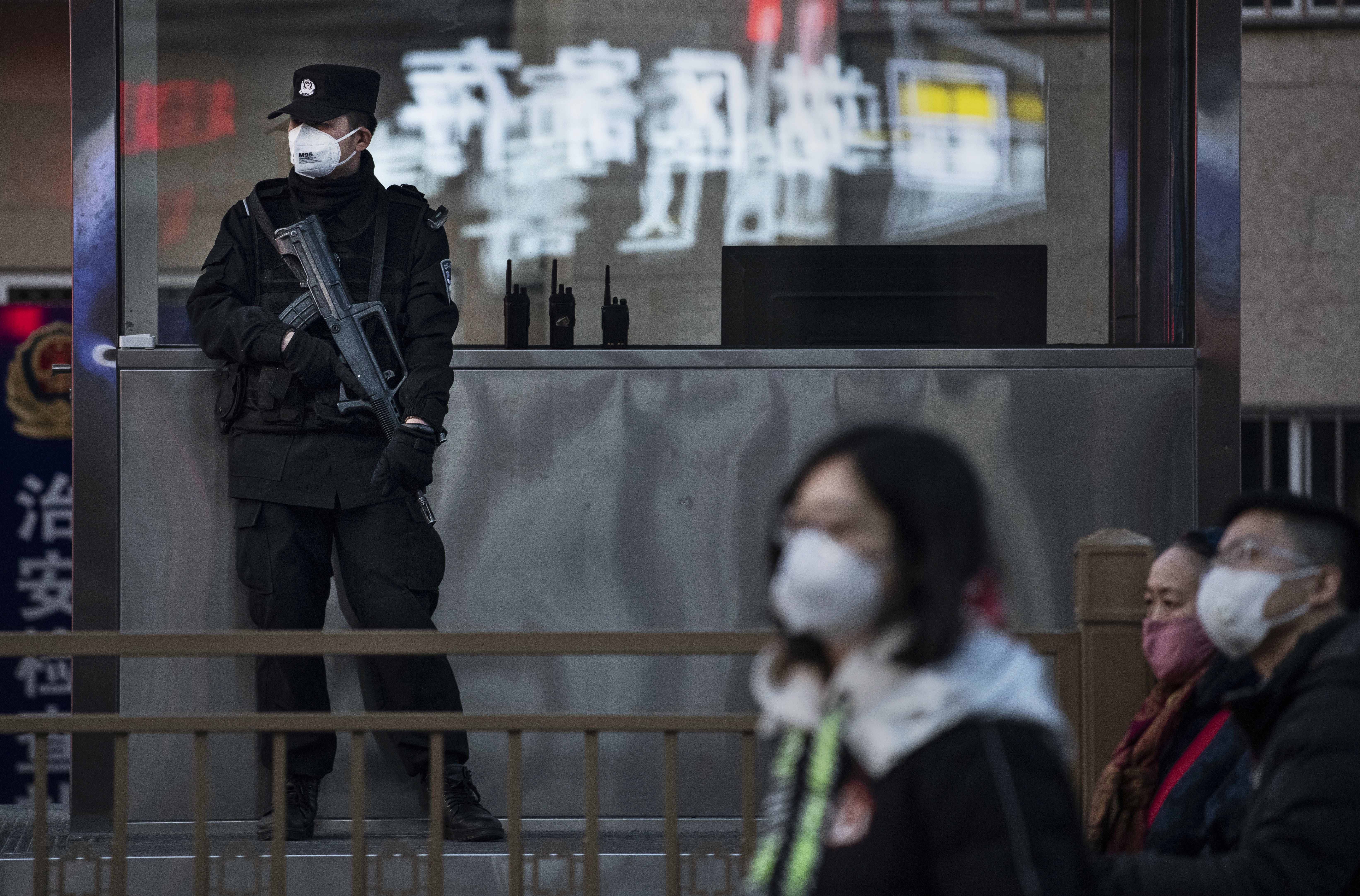 Le coronavirus fait de nouvelles victimes et son risque de mutation inquiète