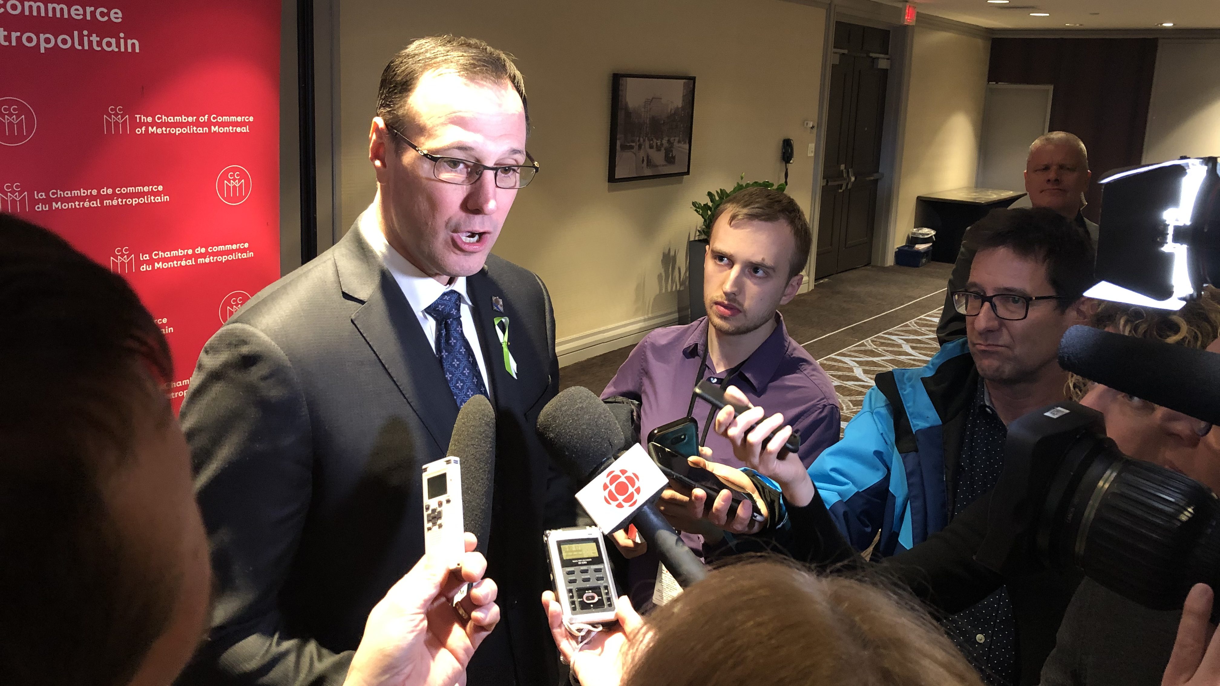 Le ministre de l'Éducation, Jean-François Roberge, en point de presse sur les centres de services scolaires.