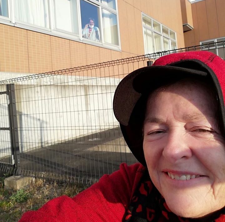 Manon Trudel est parvenue à voir son conjoint par la fenêtre de sa chambre d’hôpital.