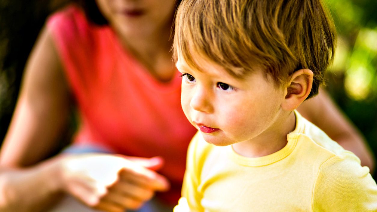 Utiliser des mots simples et des images pour expliquer la pandémie de coronavirus aux enfants.