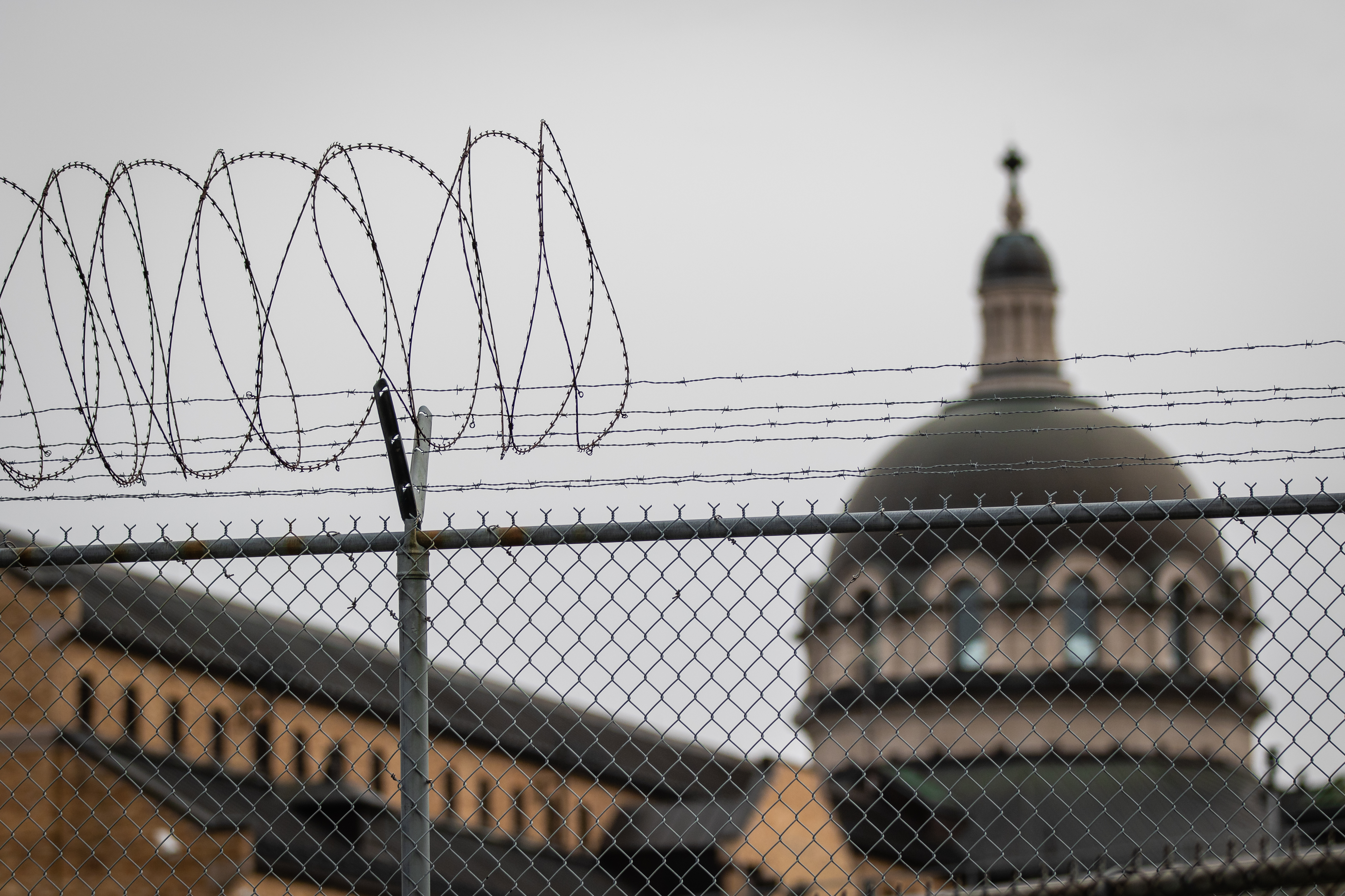Profilage racial: une centaine de manifestants devant la prison de Bordeaux réclament des mesures