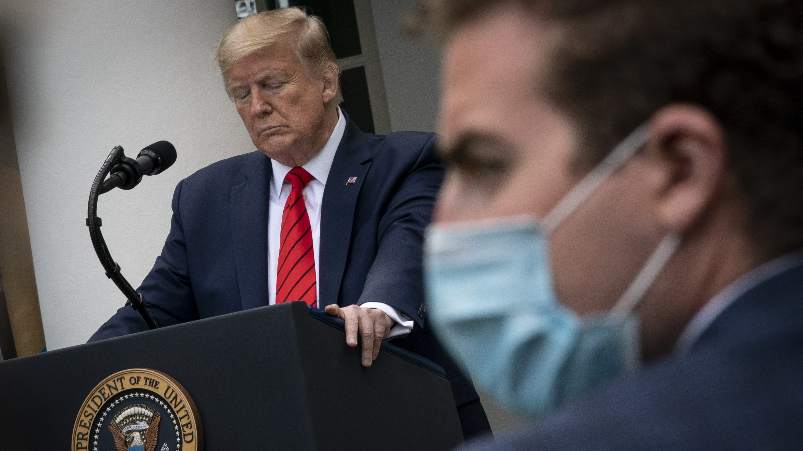 le coronavirus se propage à la Maison-Blanche