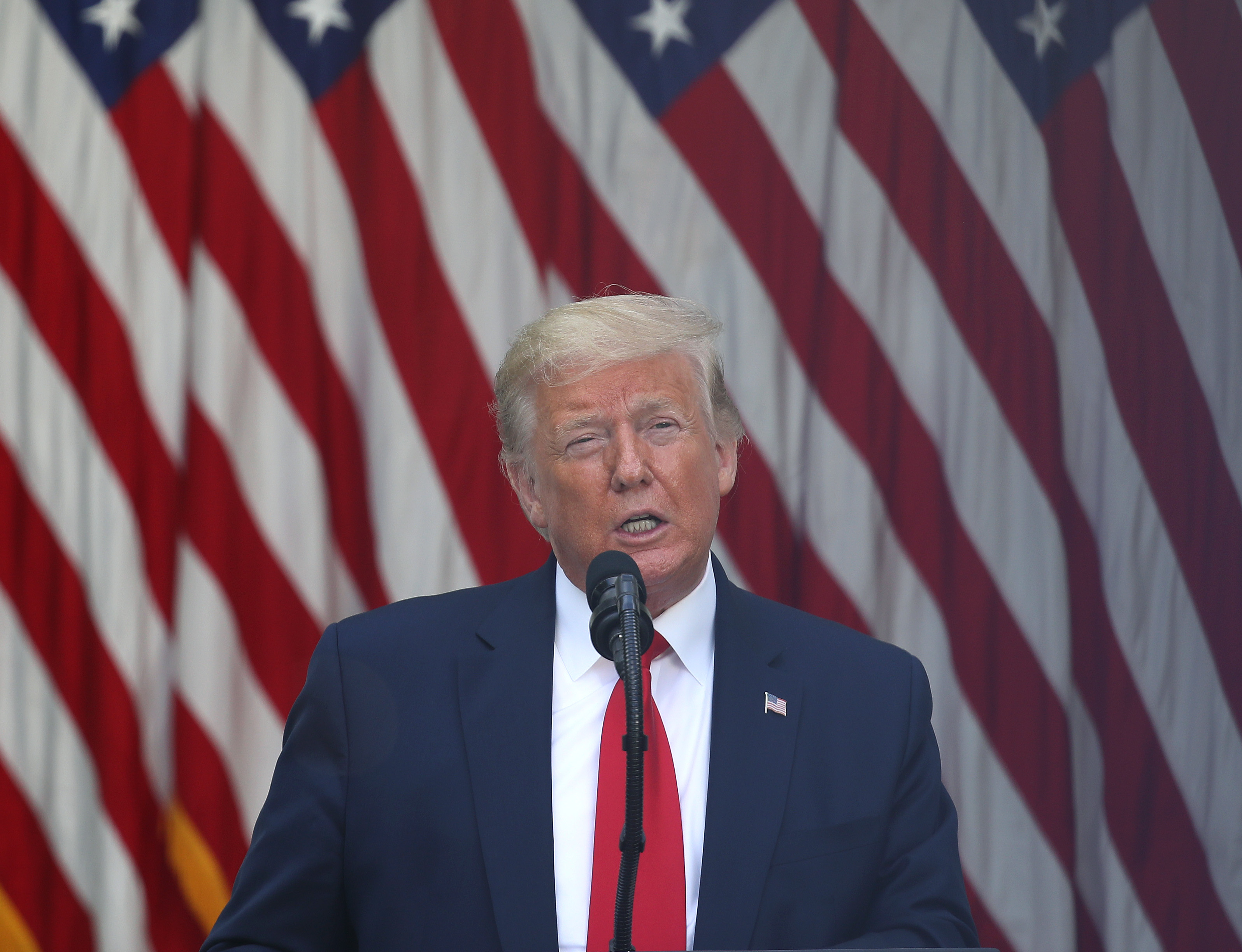 Trump menace de «fermer» les réseaux sociaux