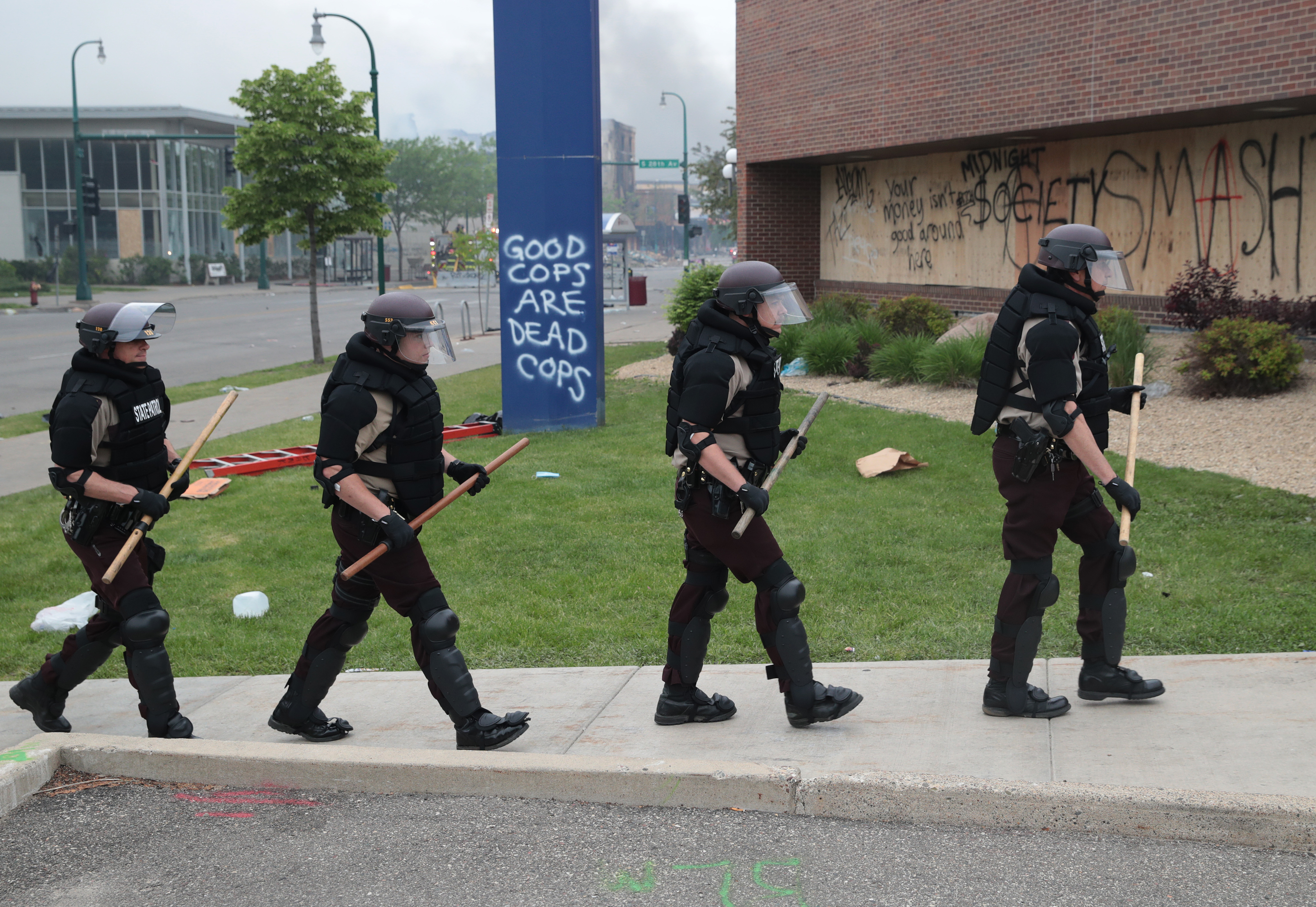 La Garde Nationale déployé à Minneapolis après la troisième nuit d'émeutes