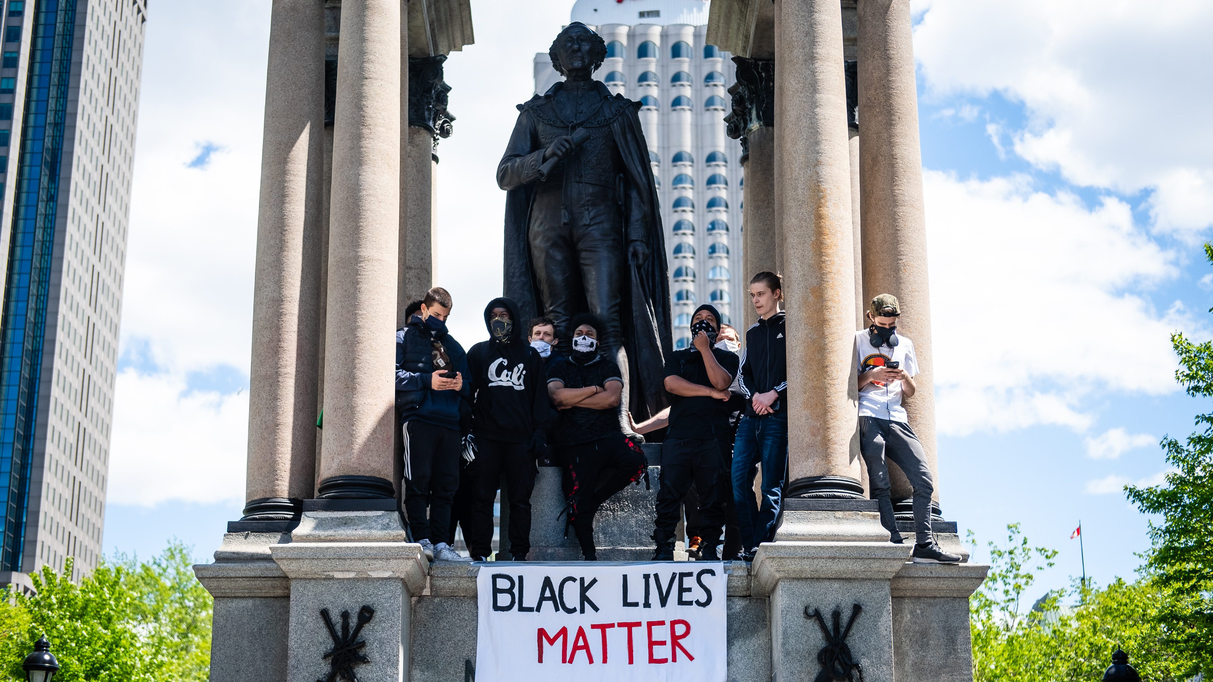 Le déboulonnage de la statue de John A. Macdonald fait réagir