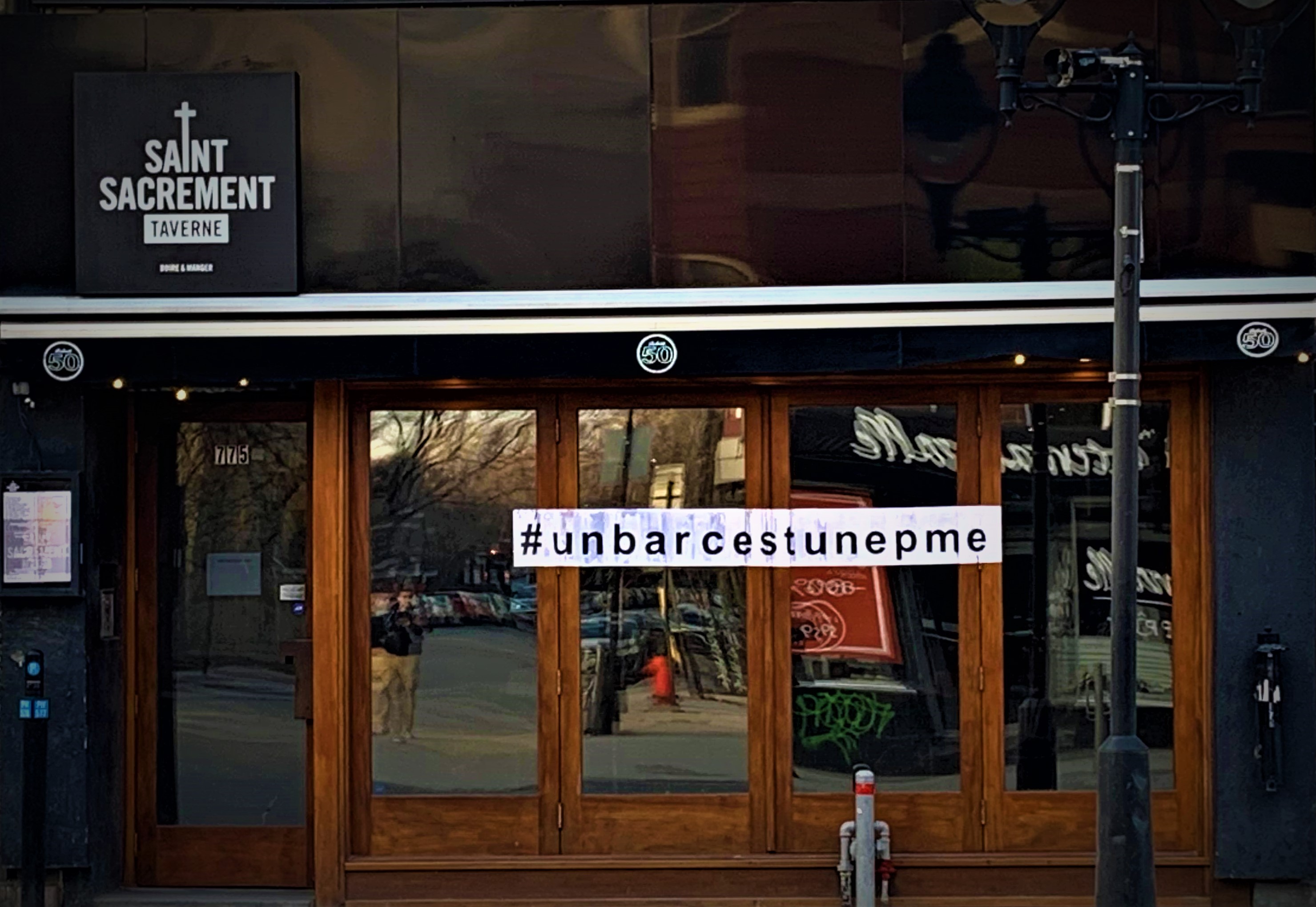 Les bars se sentent oubliés par Québec alors que les restaurants bénéficient d'assouplissement sur les règles entourant la vente d'alcools.