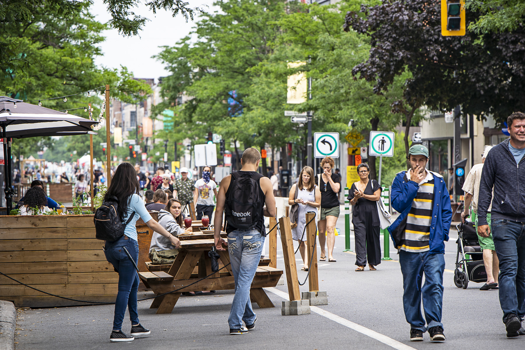 La Santé publique de Montréal invite les personnes ayant récemment fréquenté un bar à se faire dépister