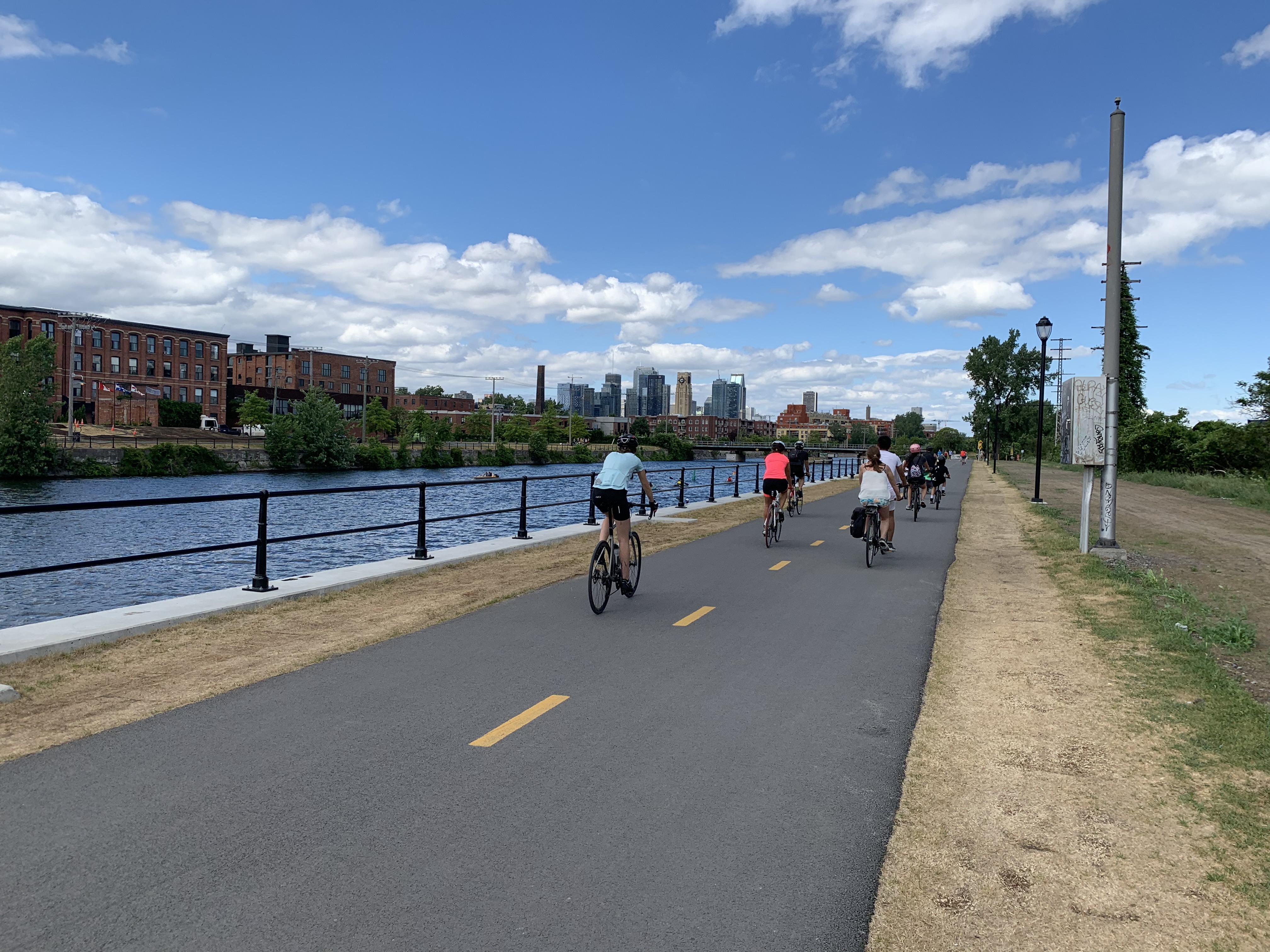 Piste du canal de Lachine en juin