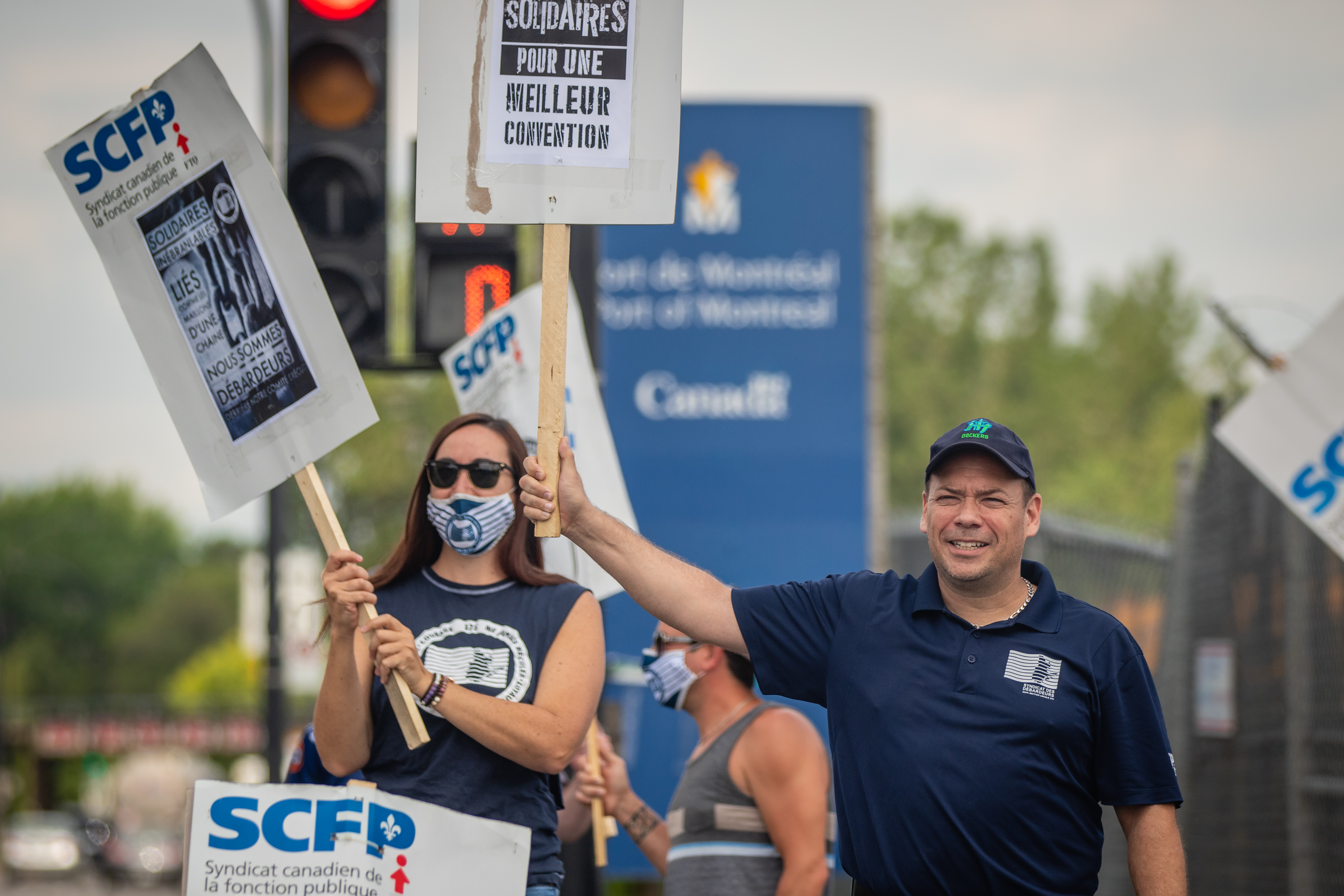manifestation des débardeurs lors d'une grève au port de Montréal