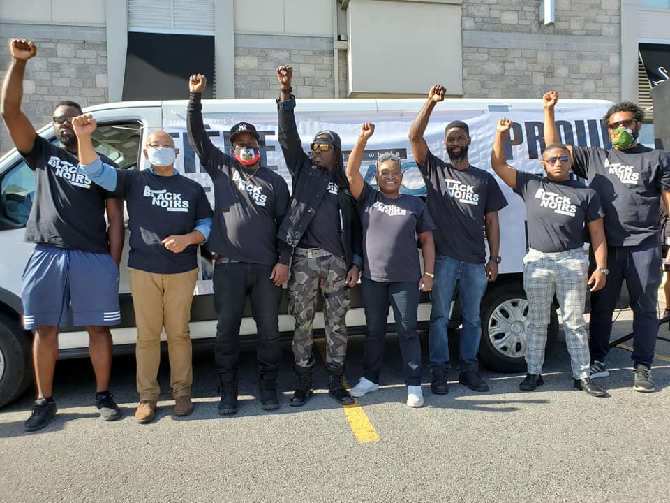 Les participants au cortège dénonçaient le profilage racial envers les personnes noires.