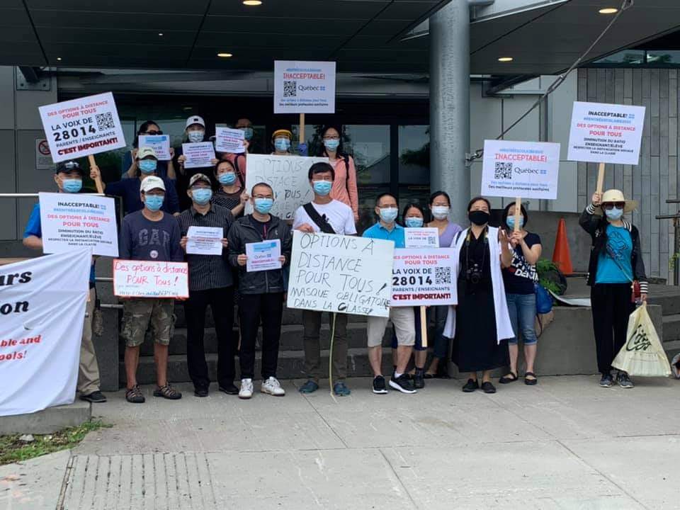 Rentrée: manifestation et inquiétudes à Montréal pour des enseignants et des parents