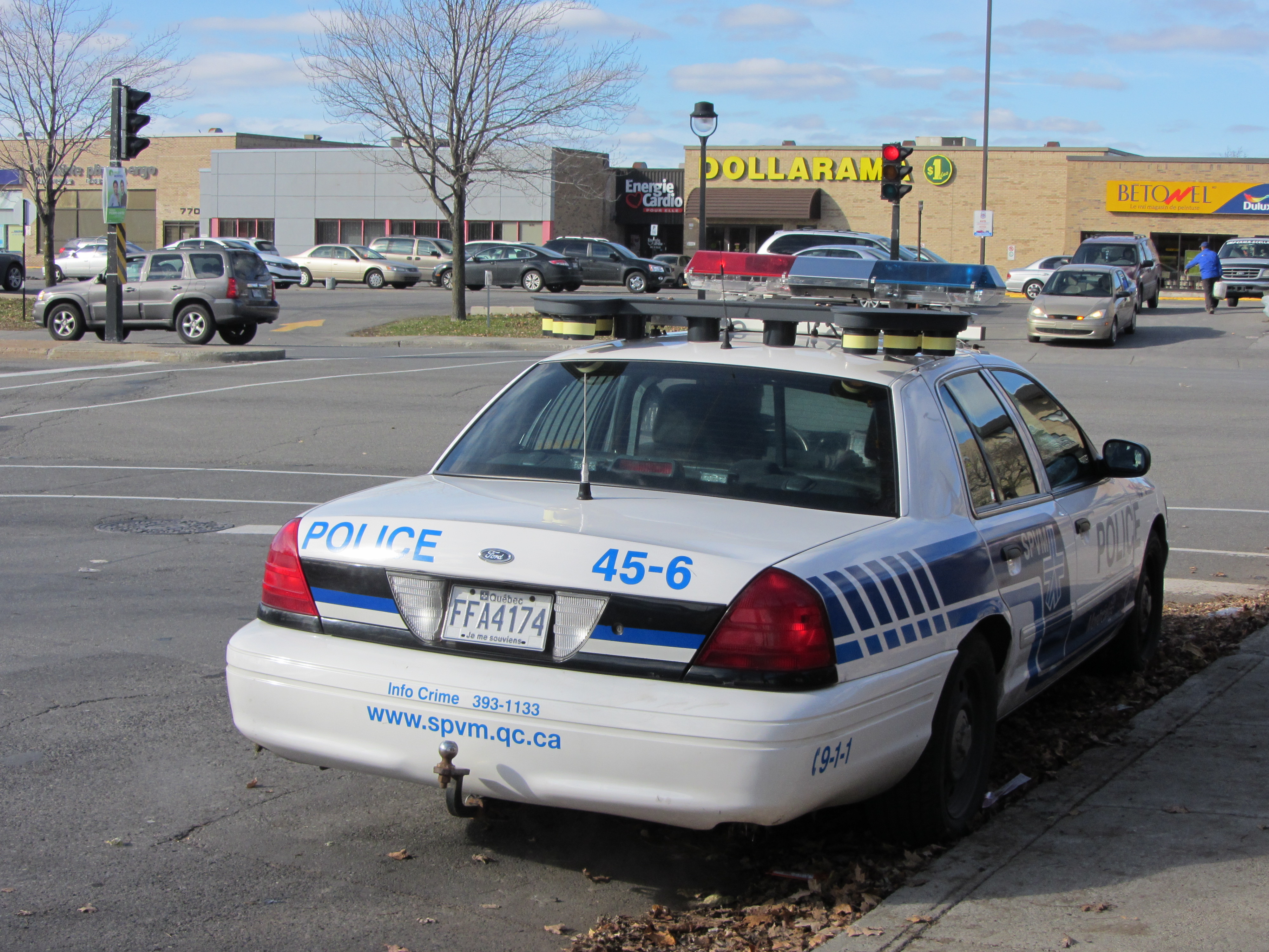 Voiture de police du poste 45