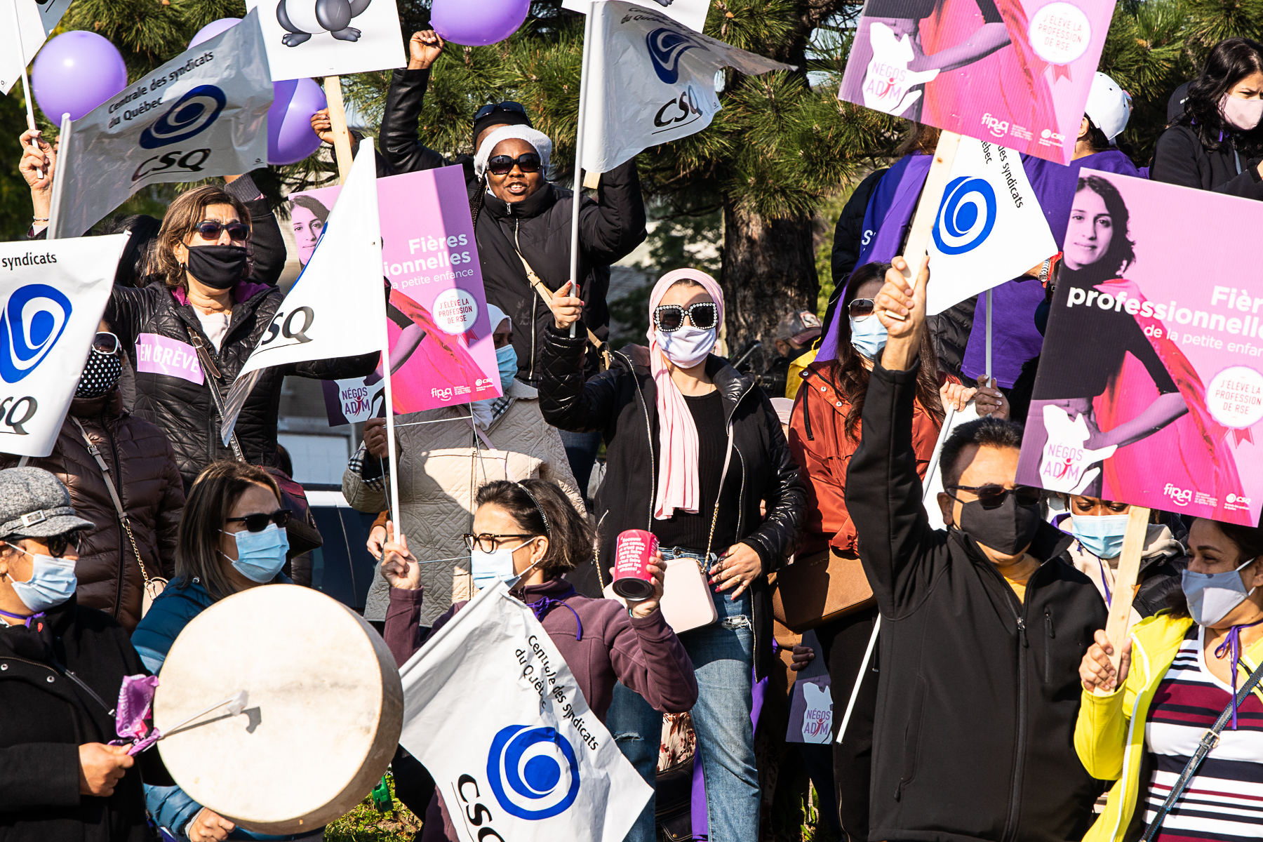 Les intervenantes en milieu familial ont manifesté lundi à Montréal.