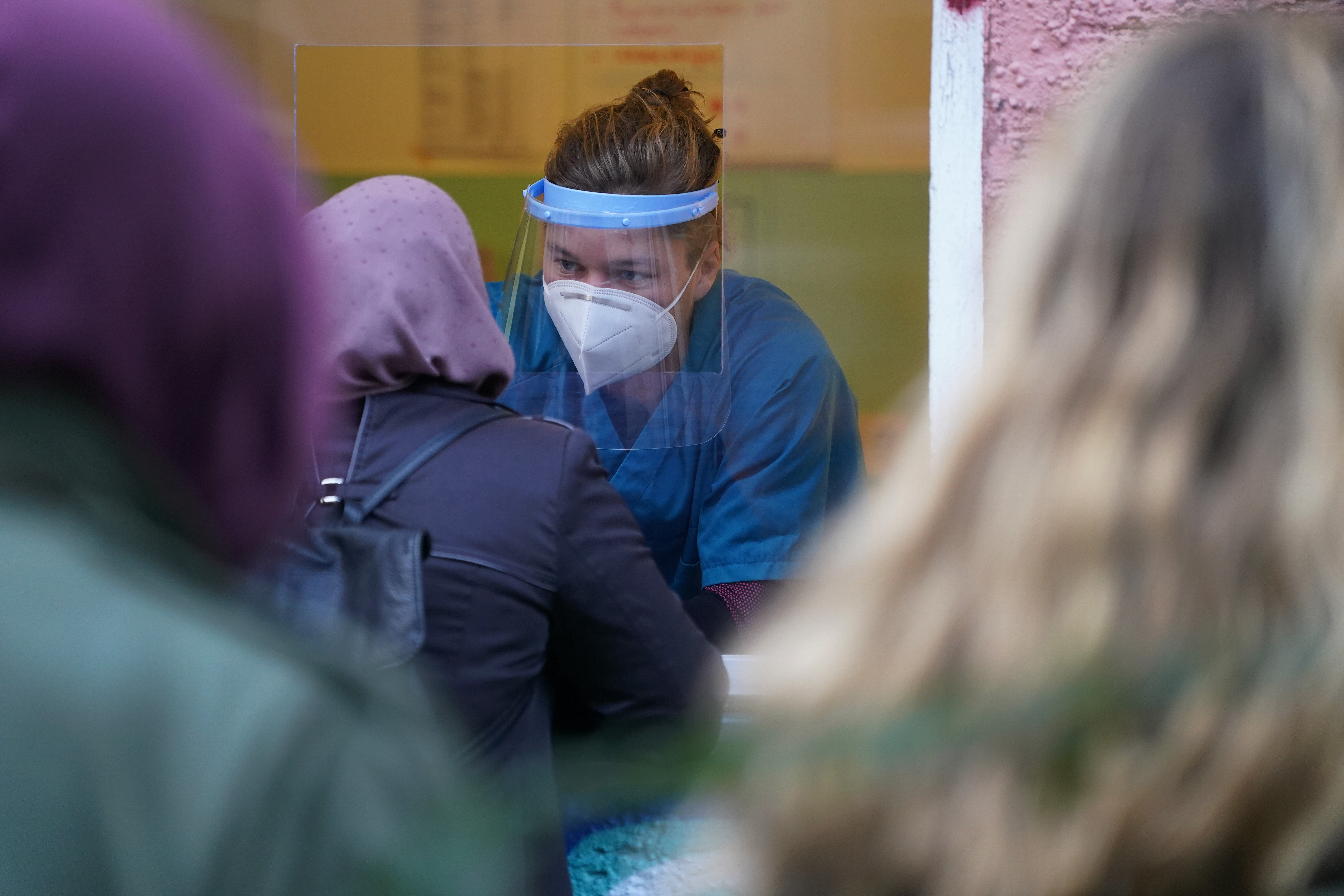 COVID-19: 843 nouveaux cas en 24 heures et 12 décès au Québec