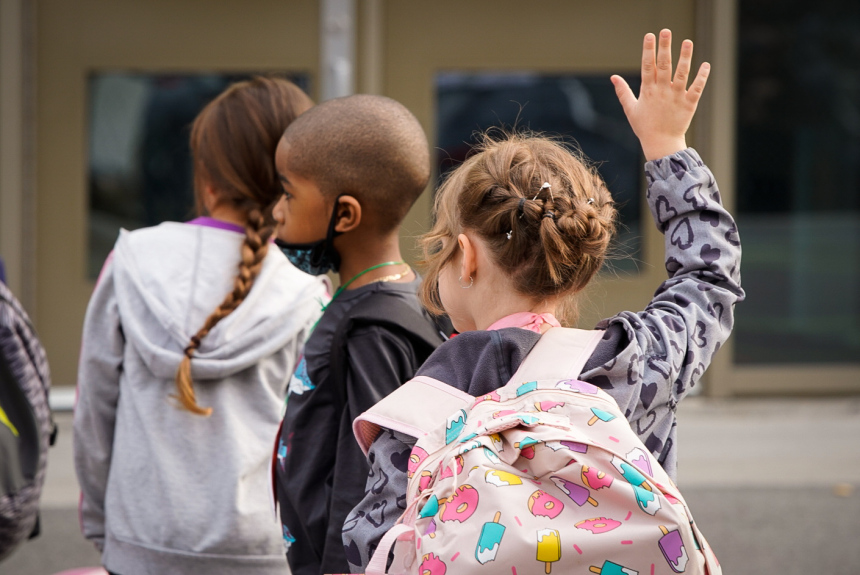 des enfants dans une école