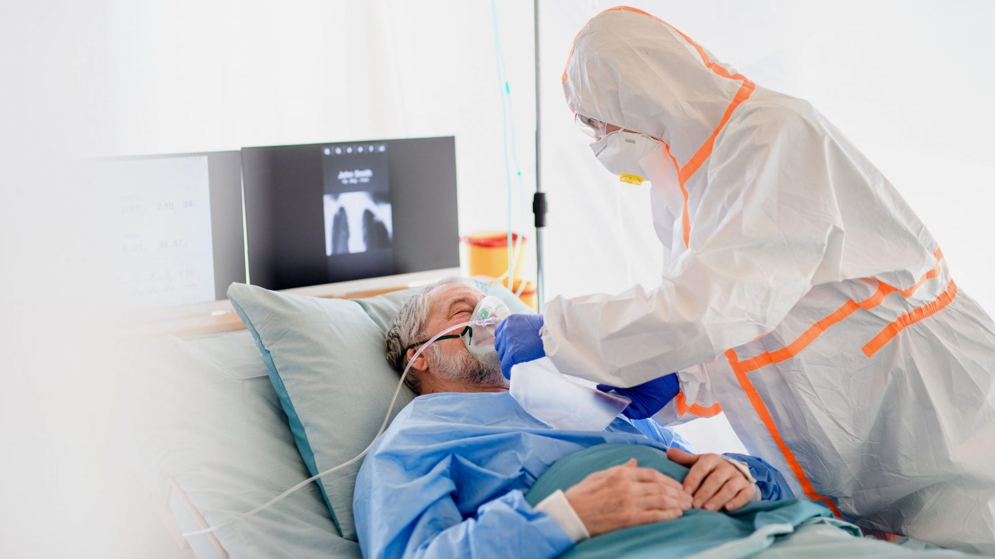 Un homme atteint de la COVID-19 est hospitalisé