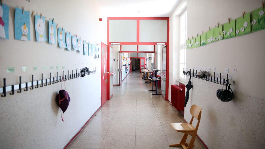 Des écoles devront ouvrir des fenêtres cet hiver pour freiner la COVID-19.