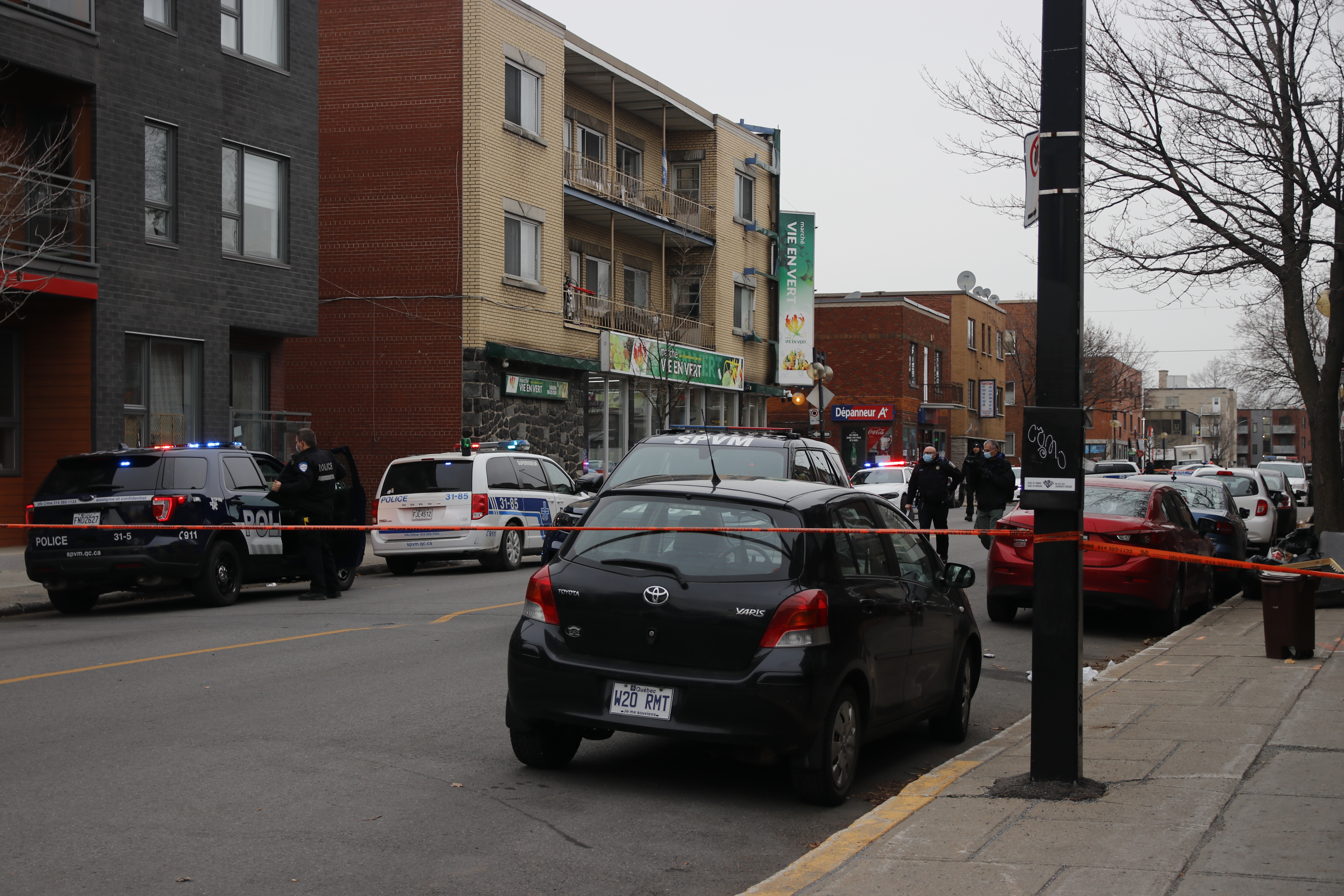 Un suspect relié à l’homicide survenu jeudi matin dans Villeray a été arrêté par le SPVM aujourd’hui et devait comparaître vendredi à la Cour du Québec.
