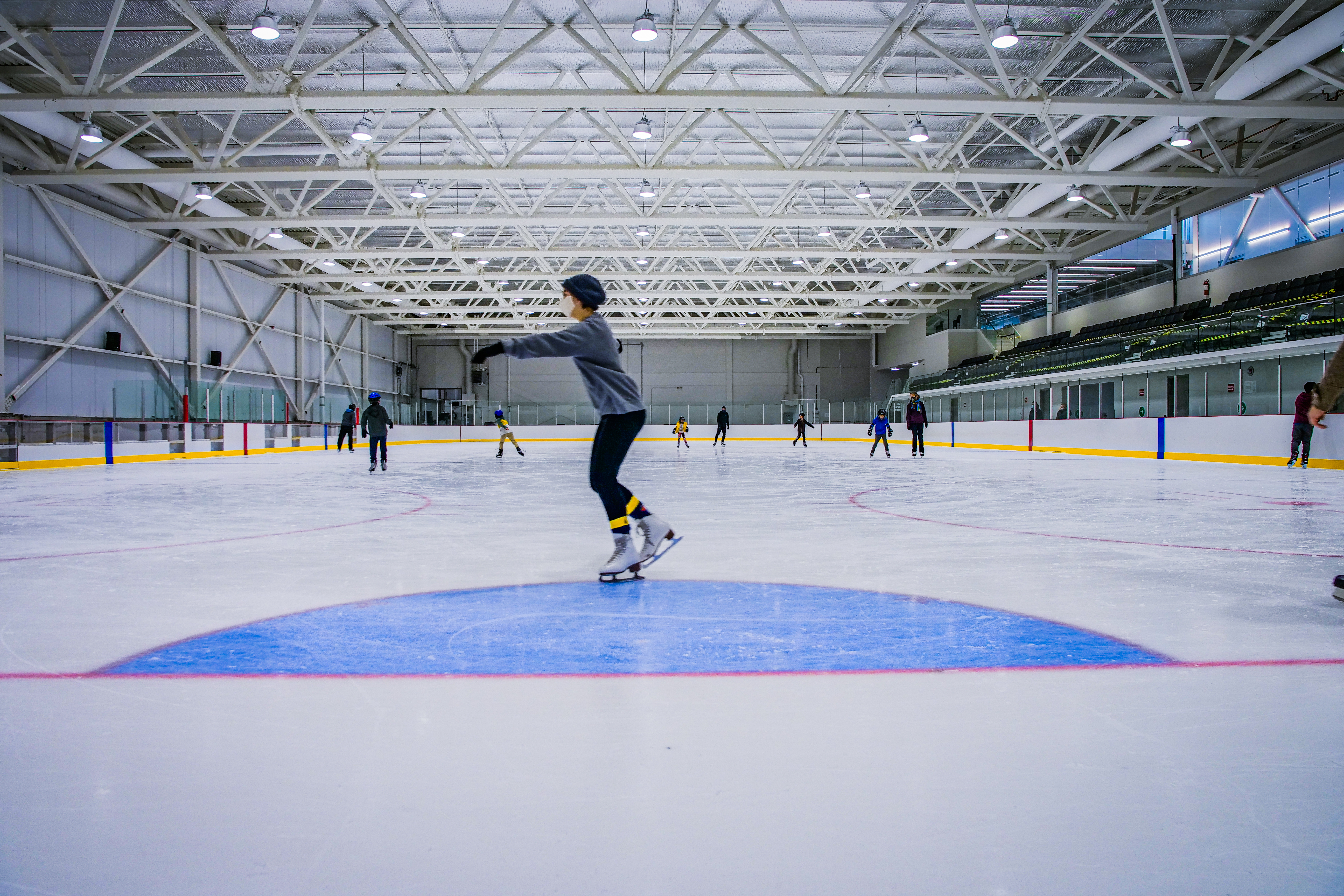 Du patinage libre est offert à la population à l'aréna Denis-Savard de l'Auditorium.