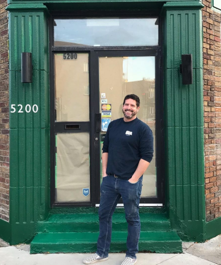 Pavillon Snack Bar ouvrira dans les locaux anciennement occupies par le restaurant à déjeuner Tranche de Bonheur, sur la portion ouest de la rue Wellington.