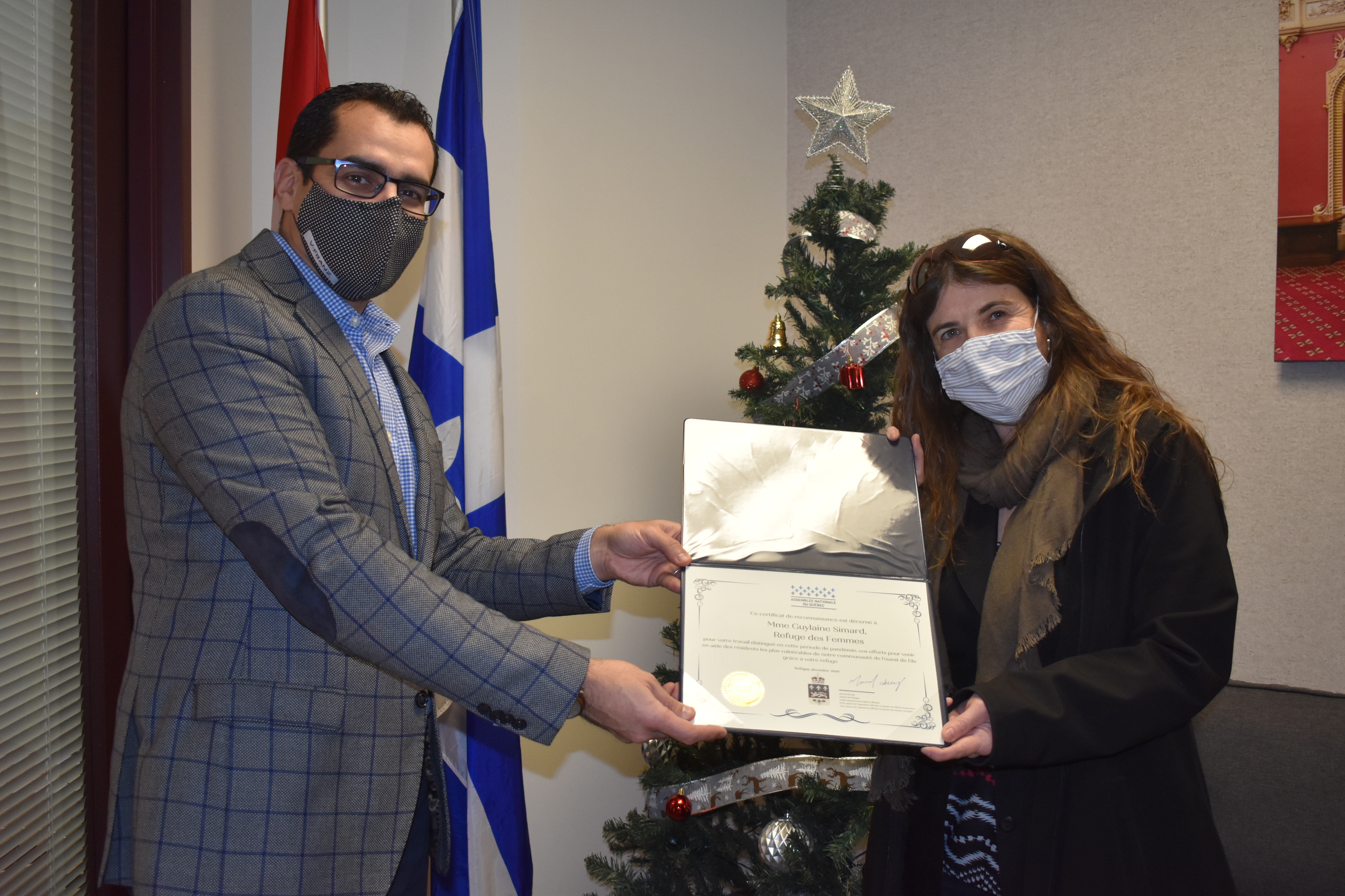 Le député de Nelligan, Monsef Derraji, et la directrice générale du Refuge pour femmes de l’Ouest-de-l’Île, Guylaine Simard