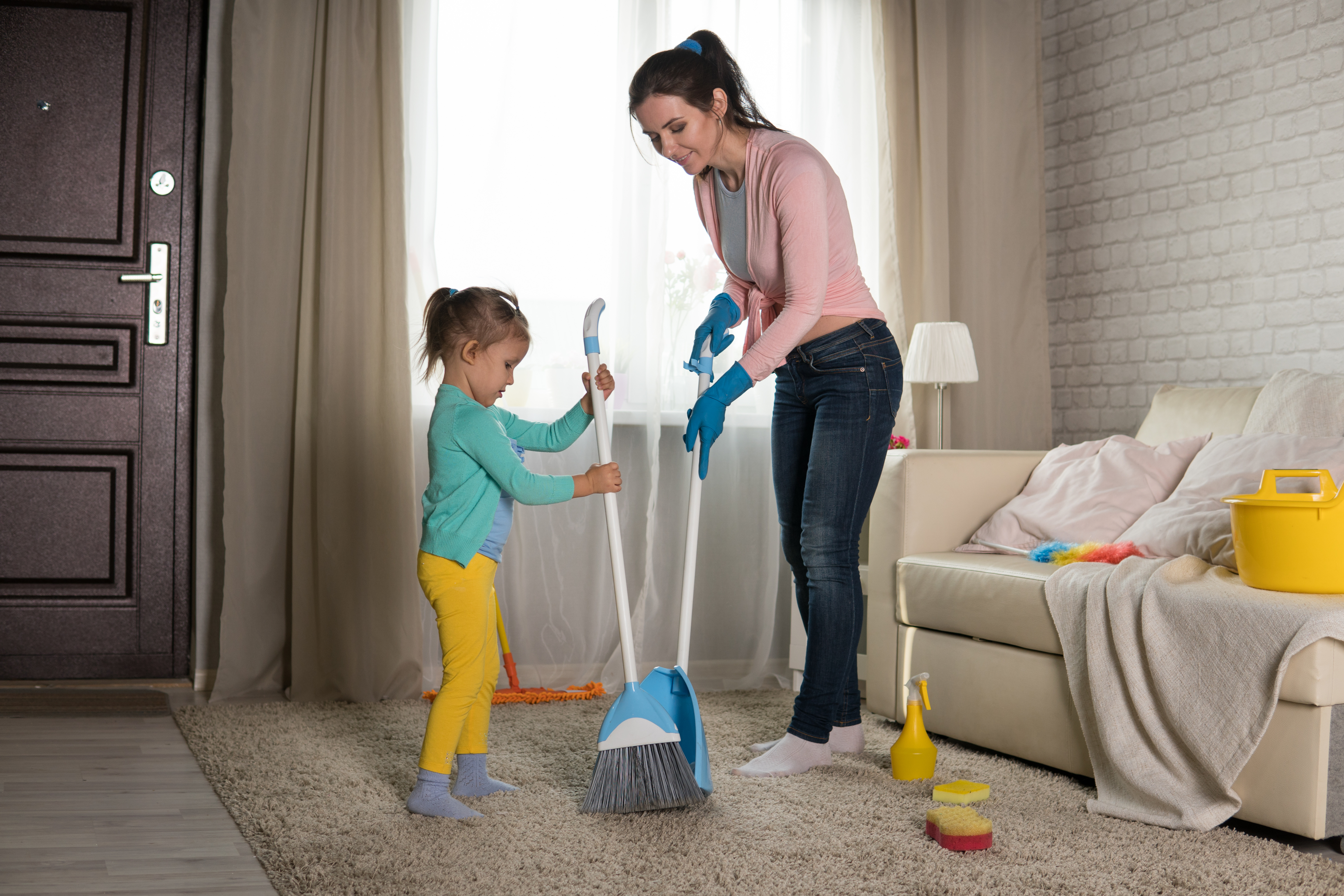 Les femmes s’occupent principalement des tâches parentales.