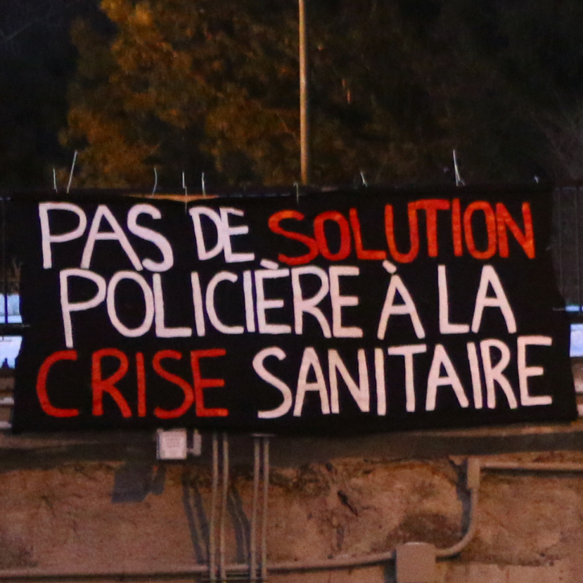 Bannière contre le couvre-feu