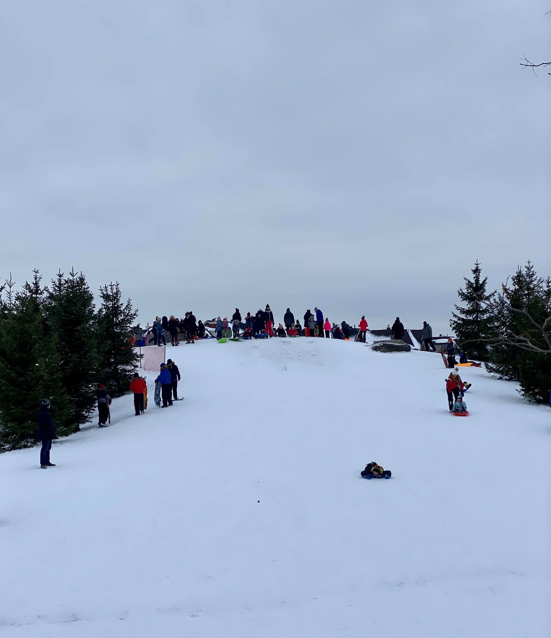 Pendant le confinement, l’achalandage dans les parcs divise les résidents de Saint-Laurent.