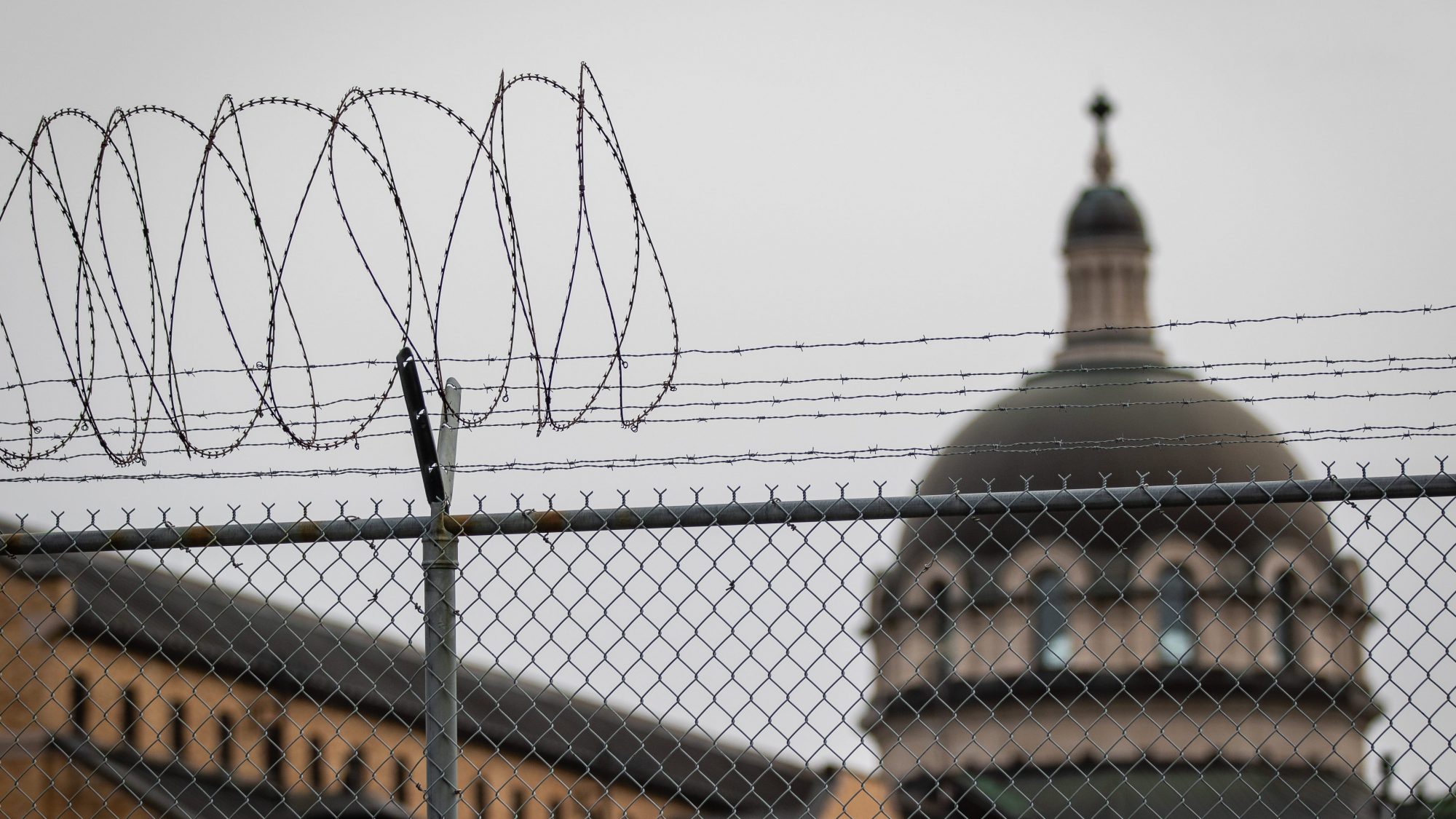 COVID-19: la deuxième vague frappe les prisons