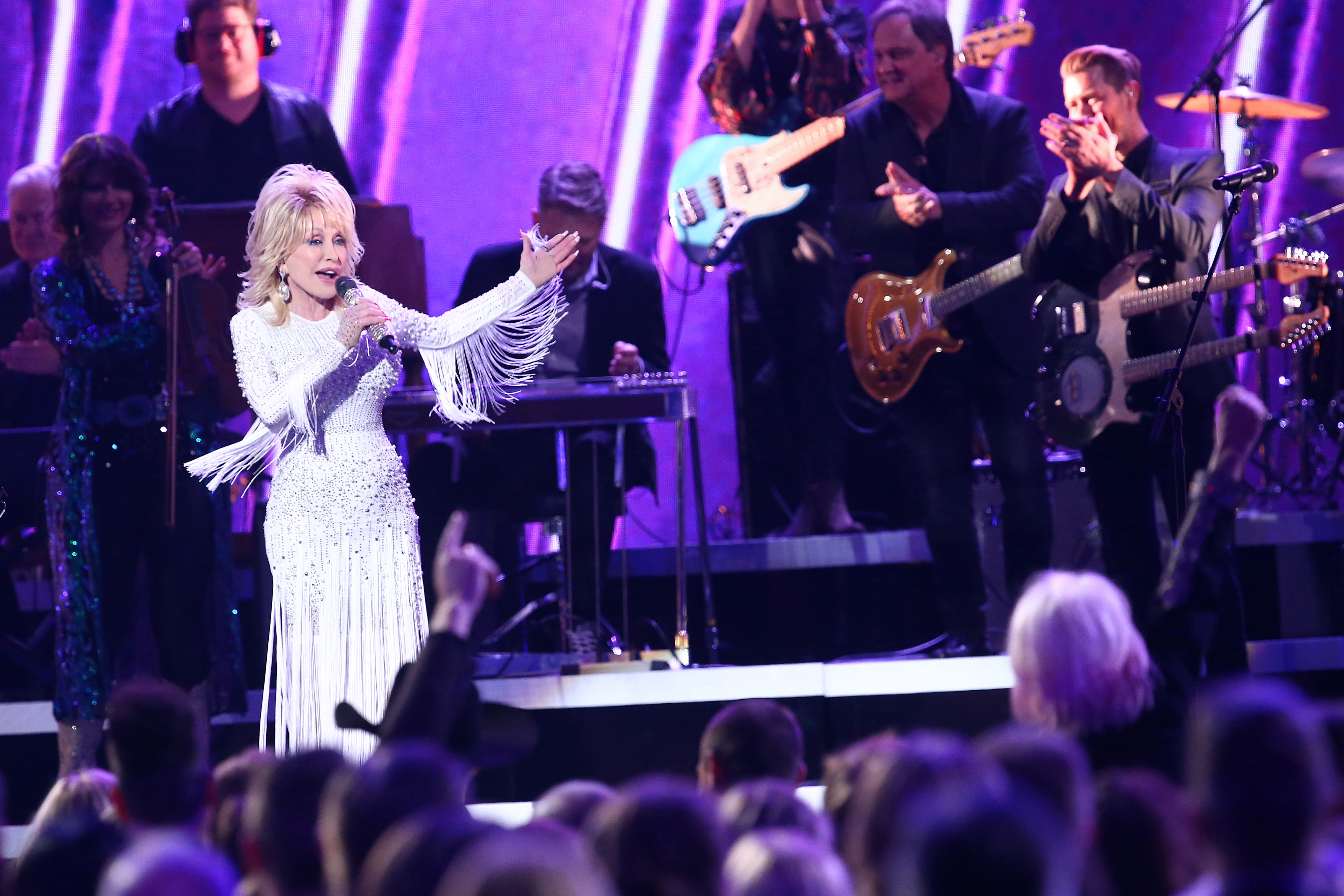 À 75 ans, la reine de la musique country Dolly Parton toujours sur le devant de la scène