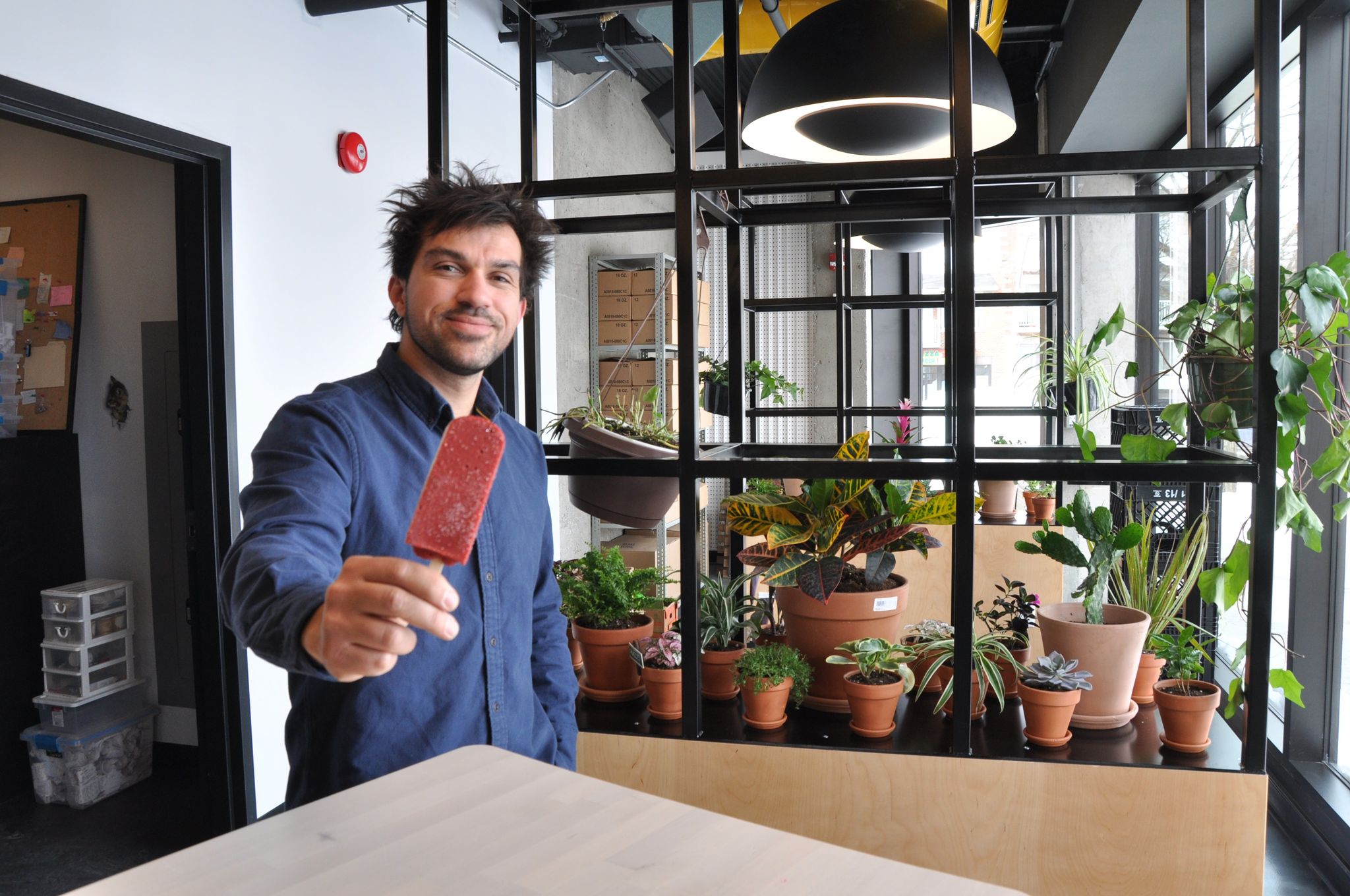 OLAOLA transforme des aliments et les sauvent du gaspillage alimentaire.