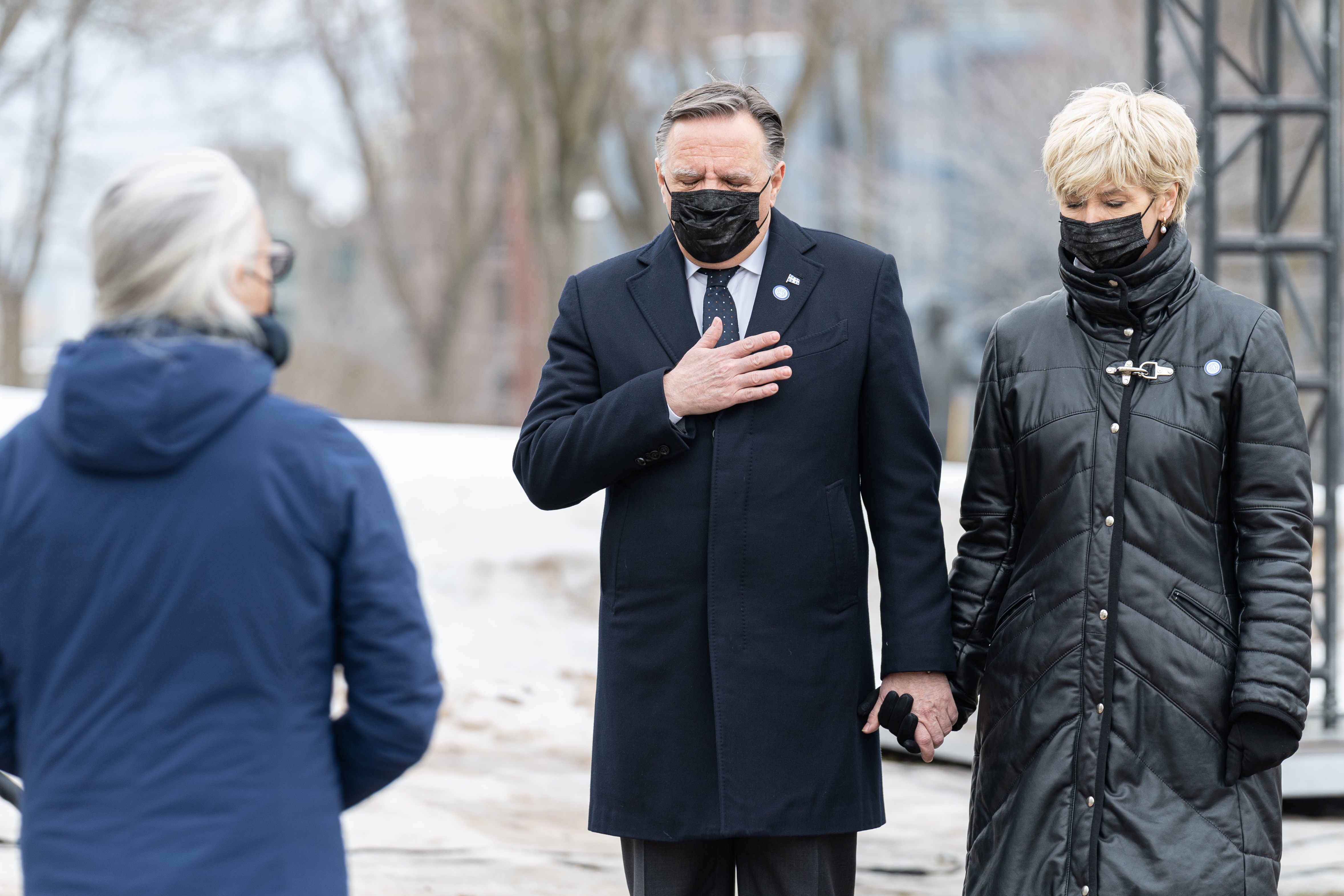 Le premier ministre François Legault et son épouse, Isabelle Brais, à la cérémonie de commémoration