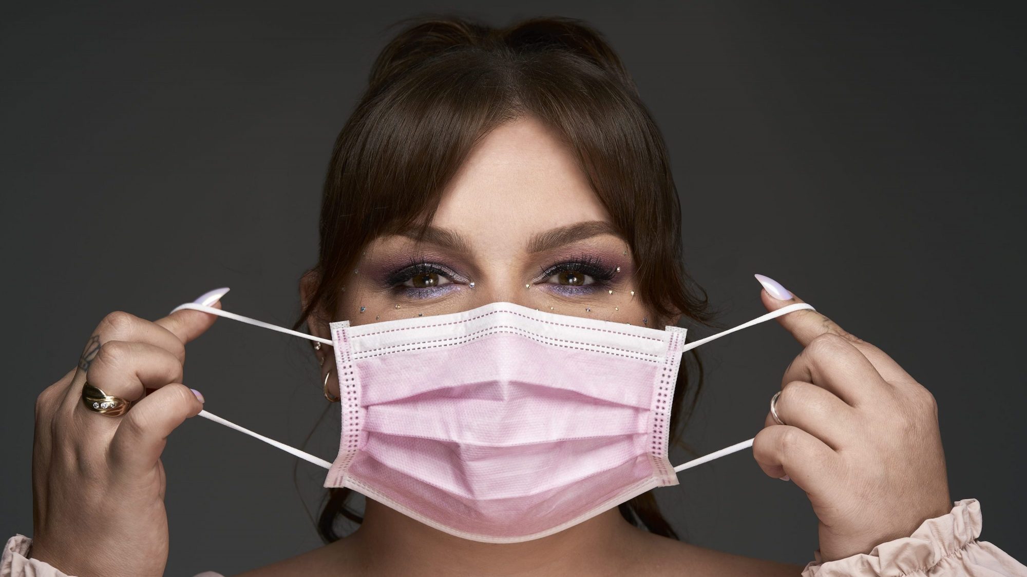 Des masques roses pour lutter contre le cancer du sein