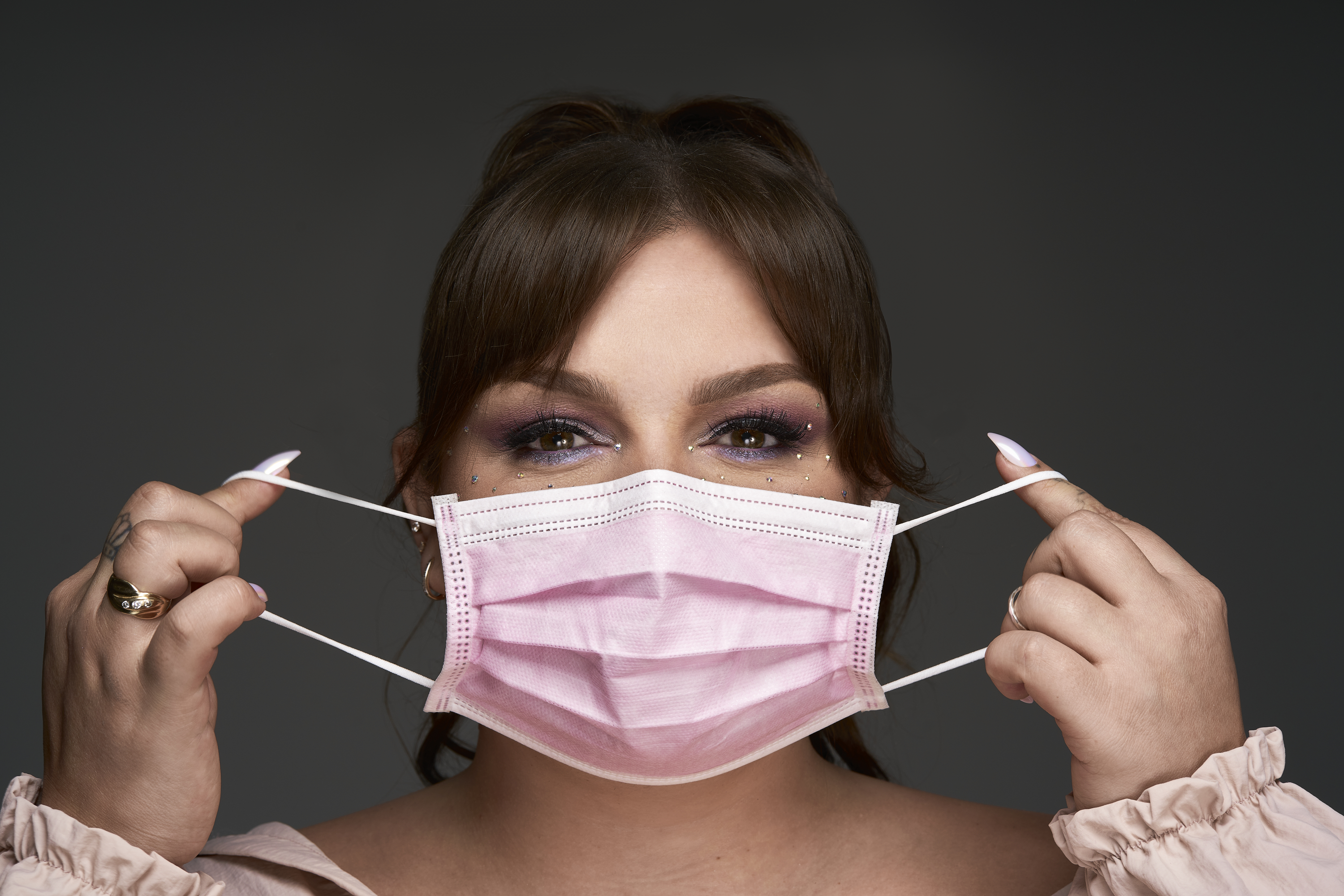 Des masques roses pour lutter contre le cancer du sein