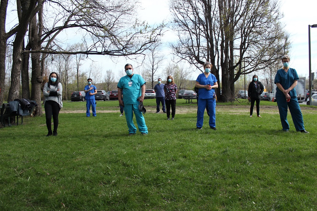 Des préposés aux bénéficiaires de Grace Dart.